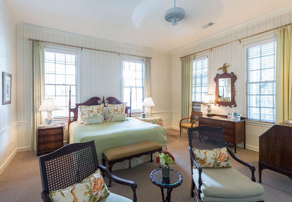 Rhett House Inn by null