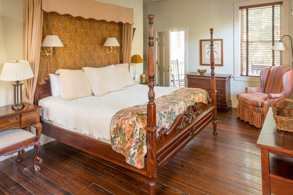 Rhett House Inn by null
