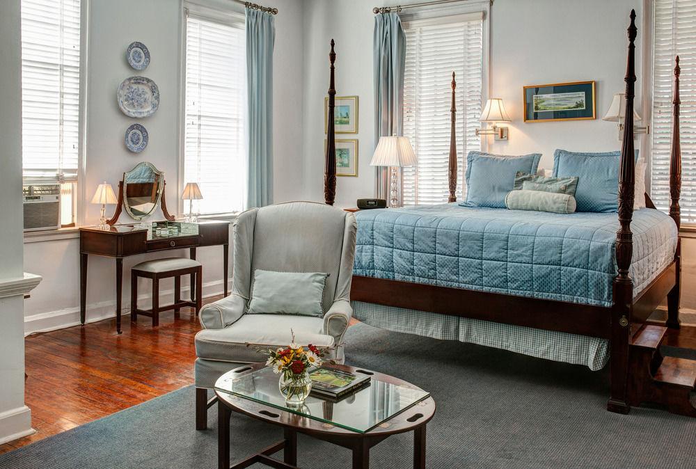 Rhett House Inn by null