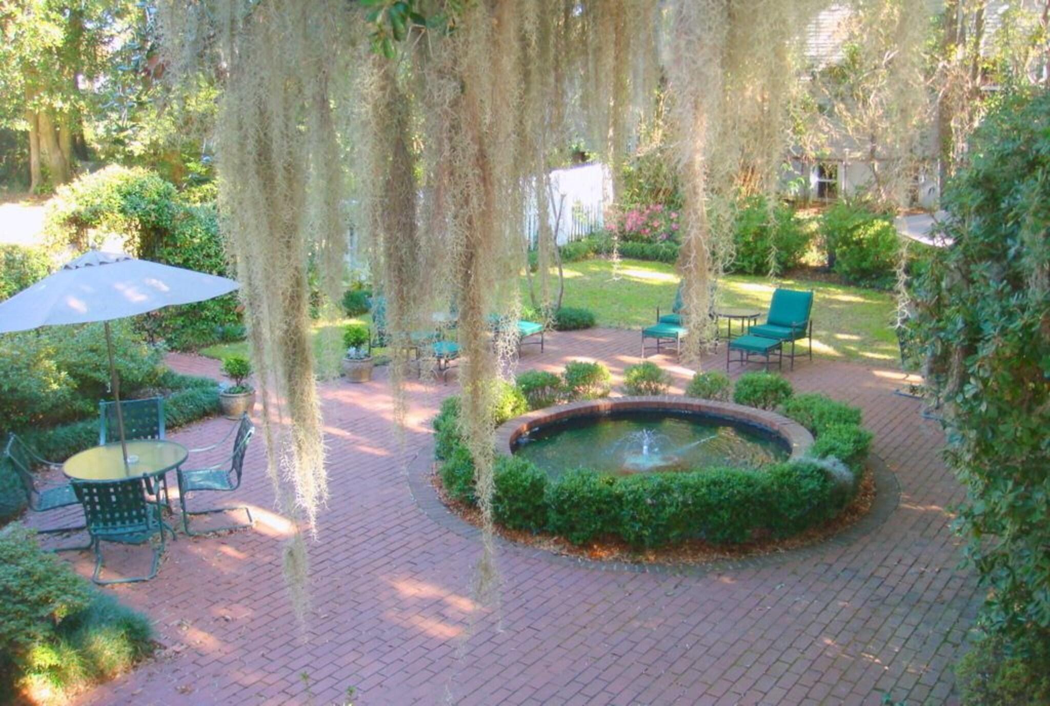 Rhett House Inn by null