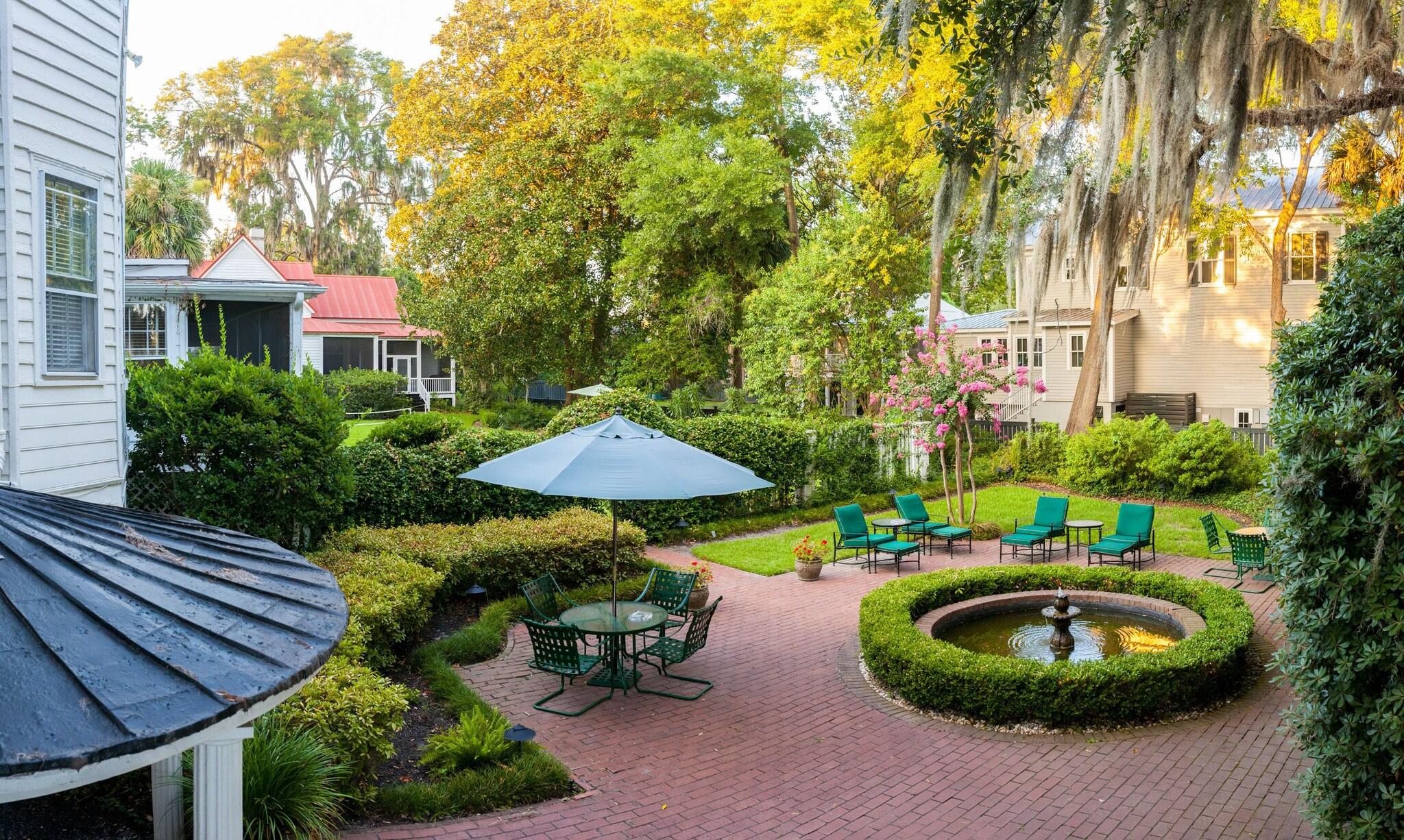 Rhett House Inn by null