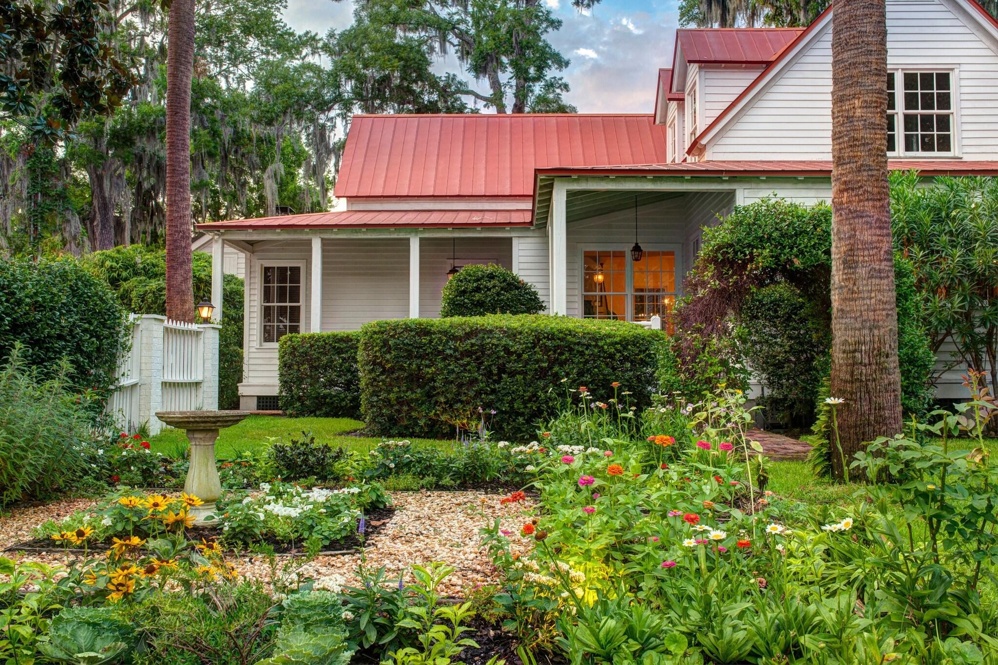 Rhett House Inn by null