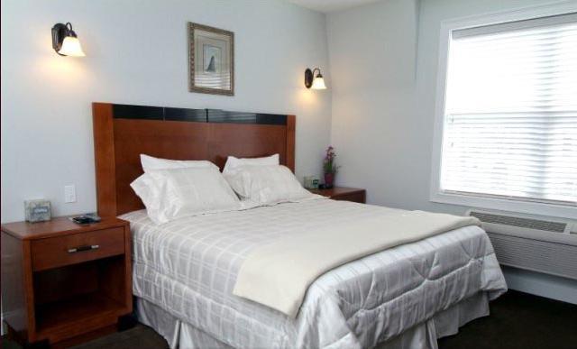 Crescent Suites Hotel