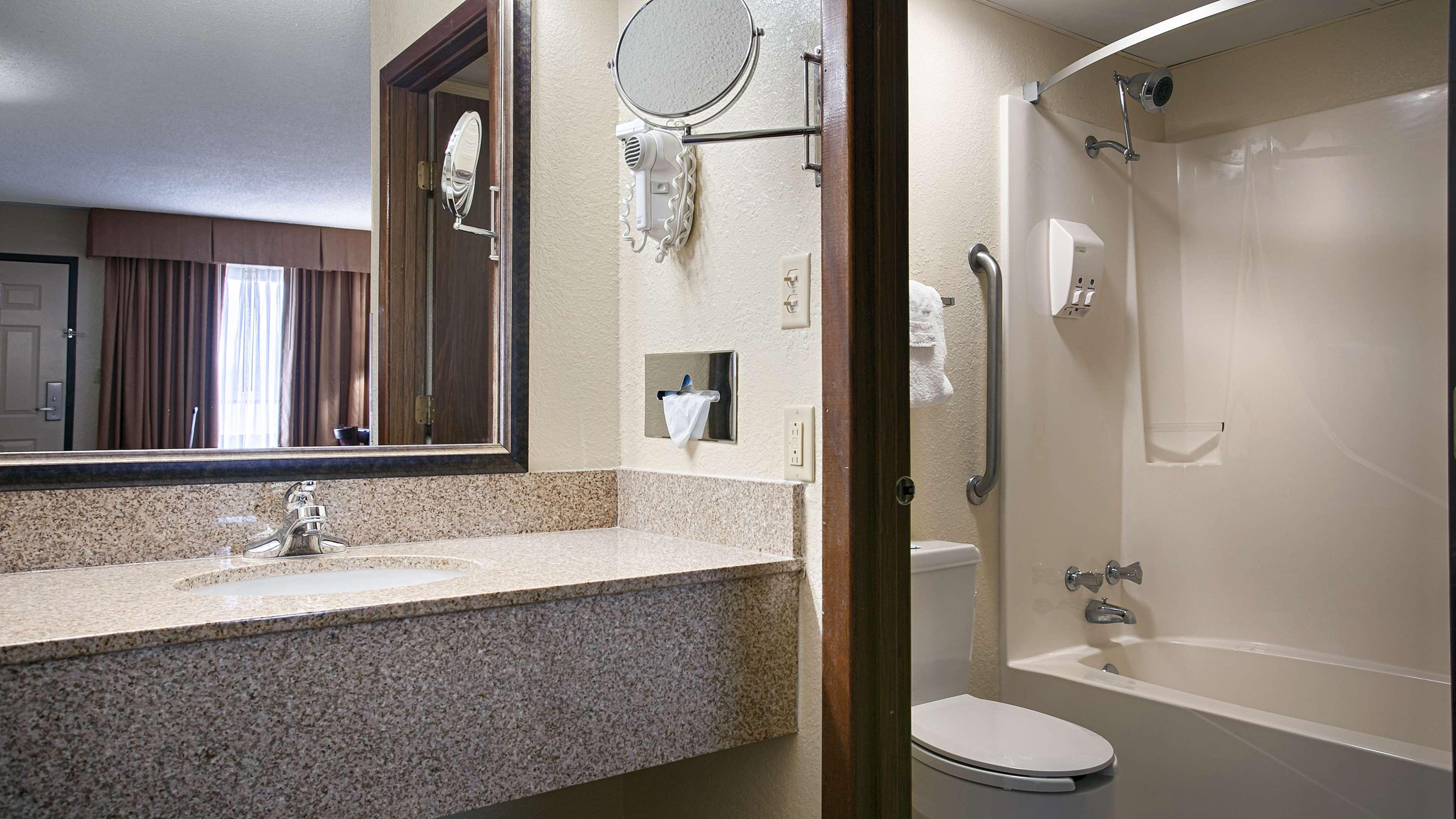 Best Western Center Pointe Inn