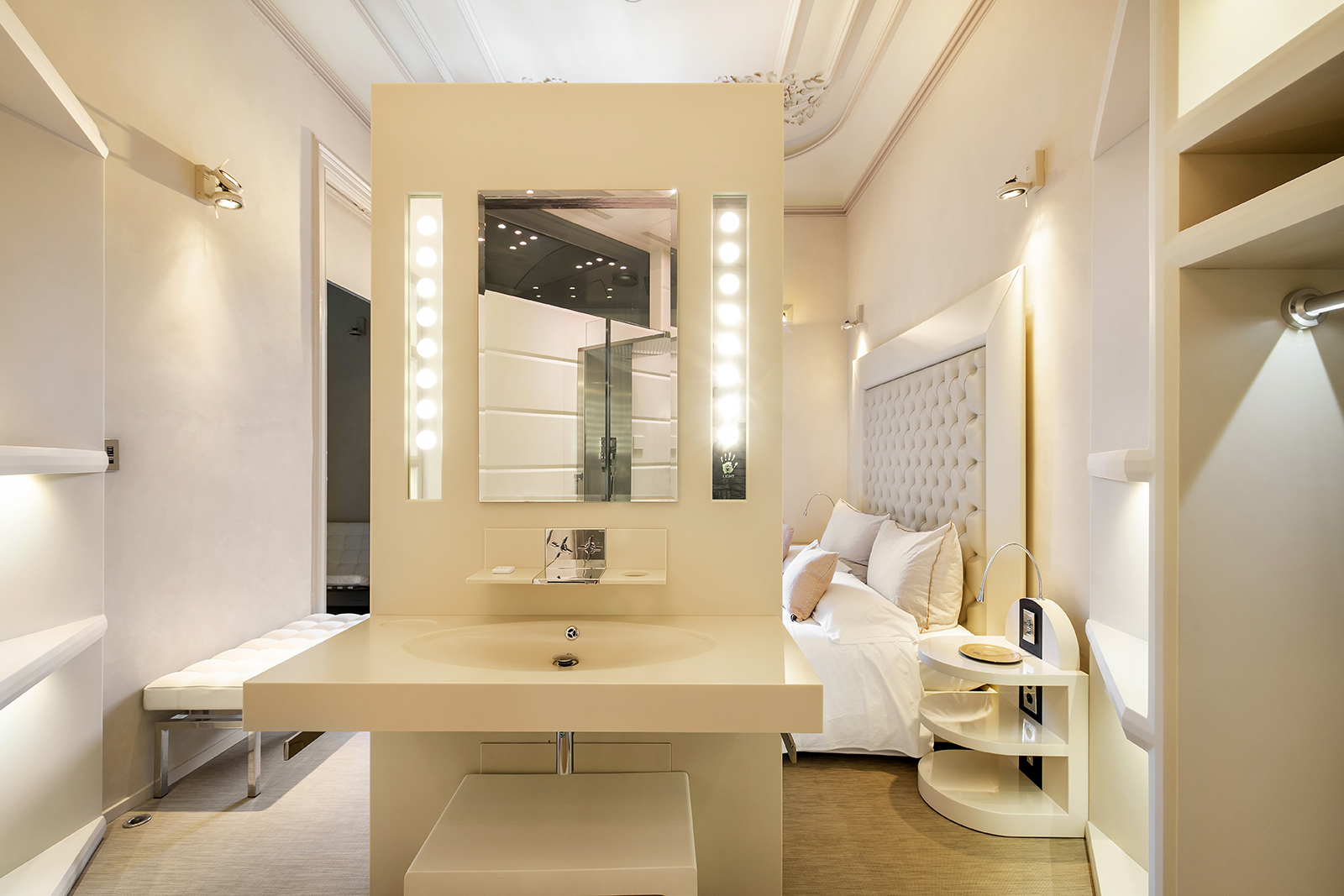 El Palauet Modernist Suites Barcelona by null