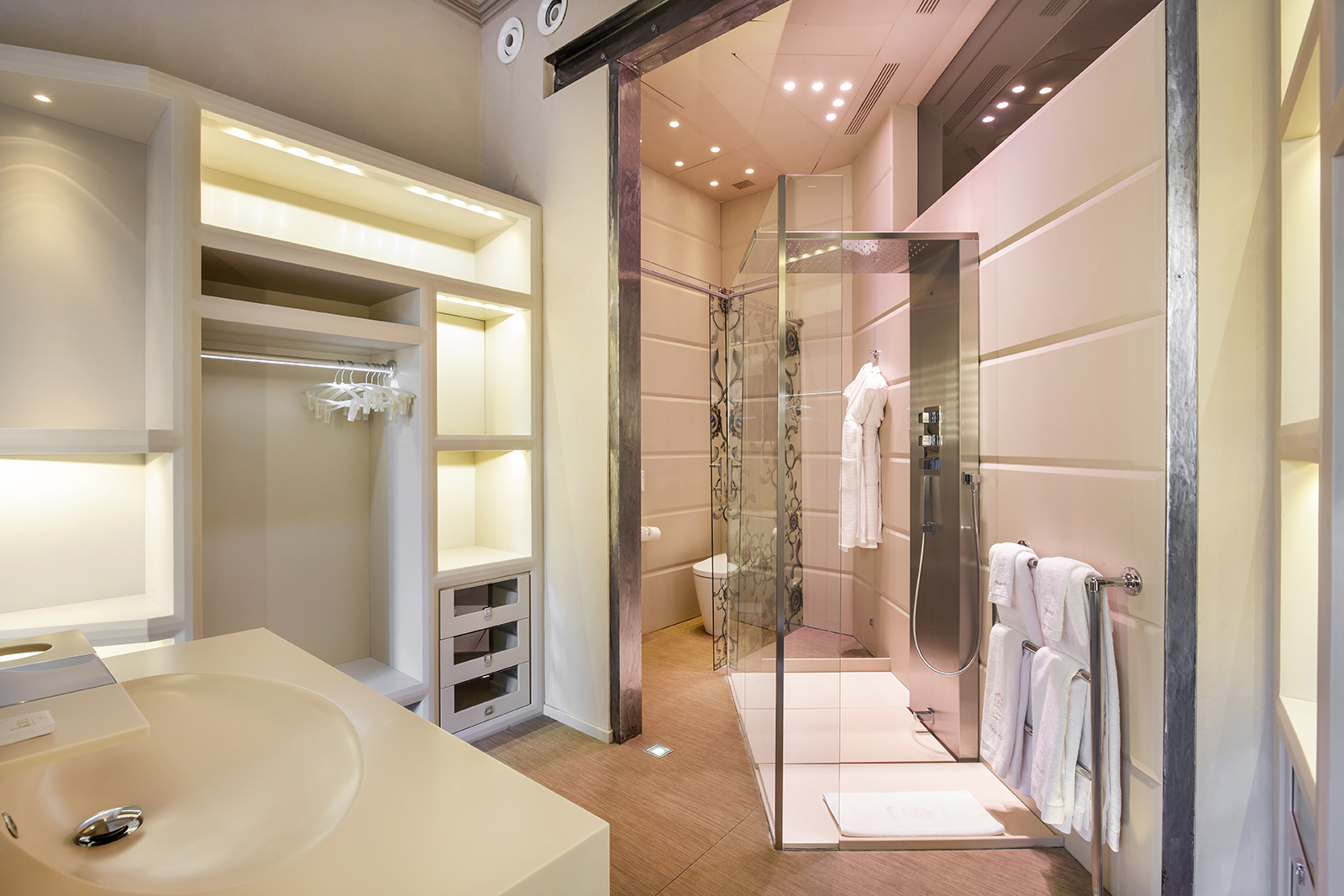 El Palauet Modernist Suites Barcelona by null