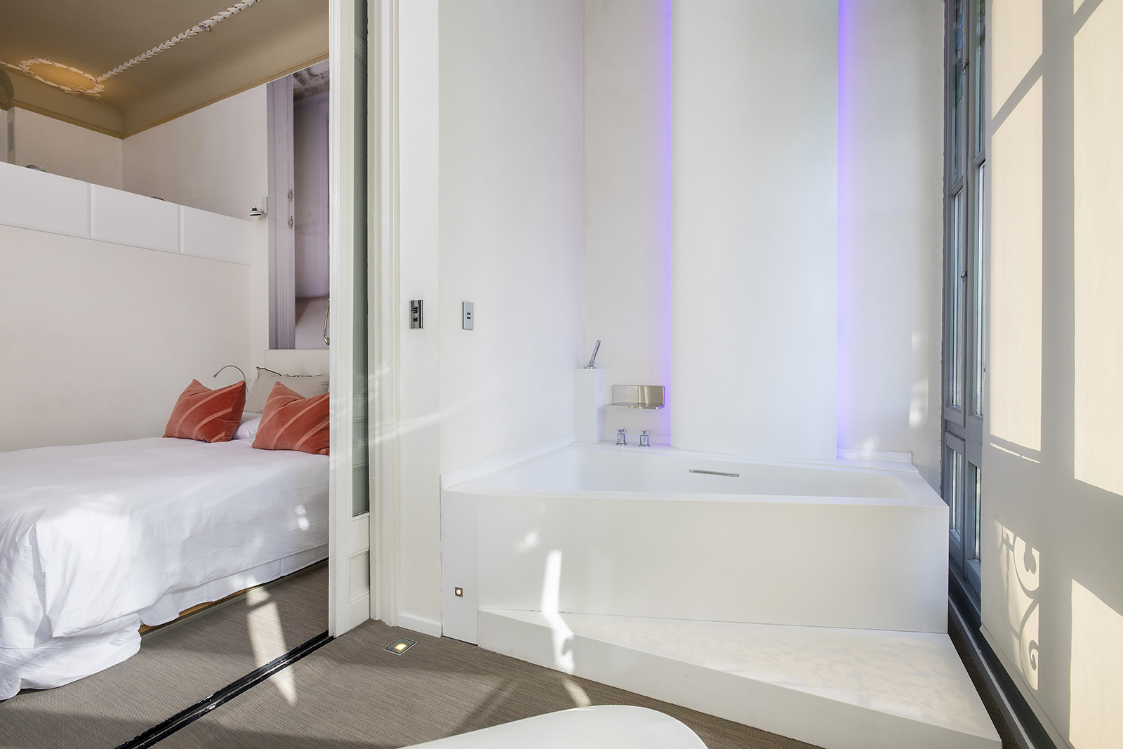 El Palauet Modernist Suites Barcelona by null