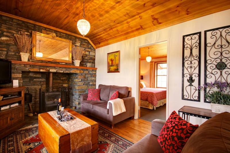 Stonewell Cottages & Vineyards by null