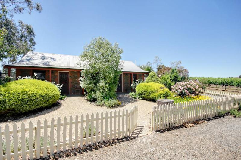 Stonewell Cottages & Vineyards by null