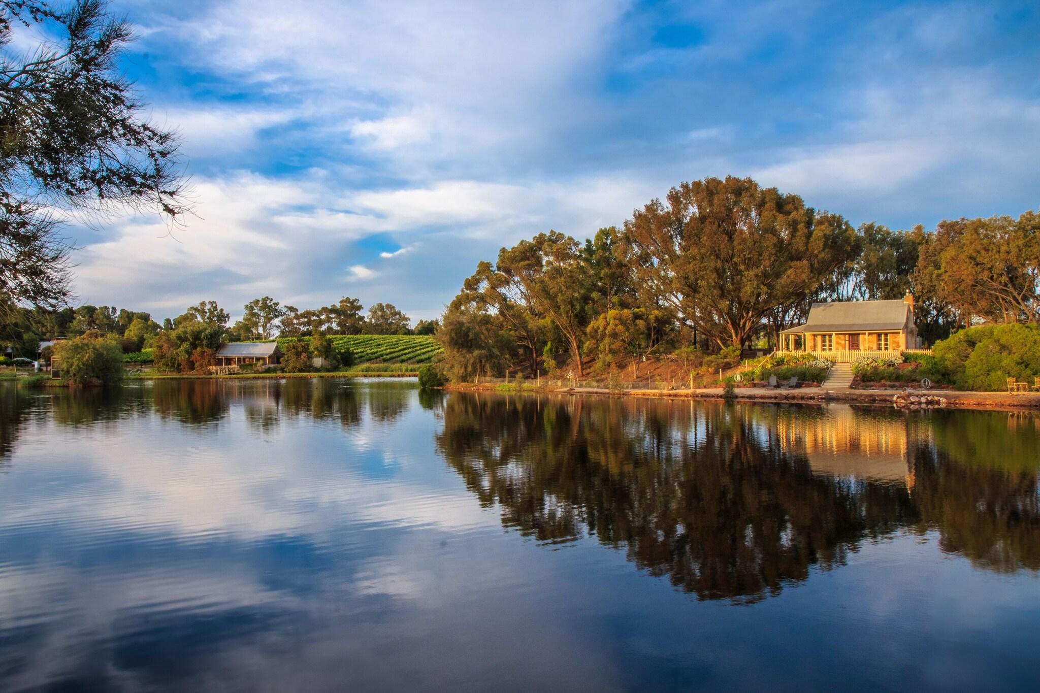 Stonewell Cottages & Vineyards by null