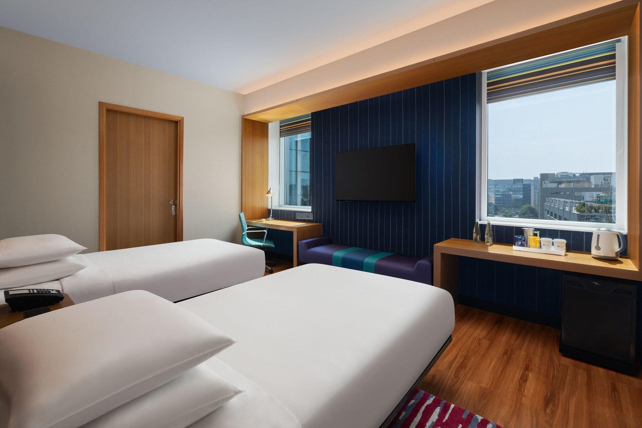 Chambre double, club, vue sur la ville