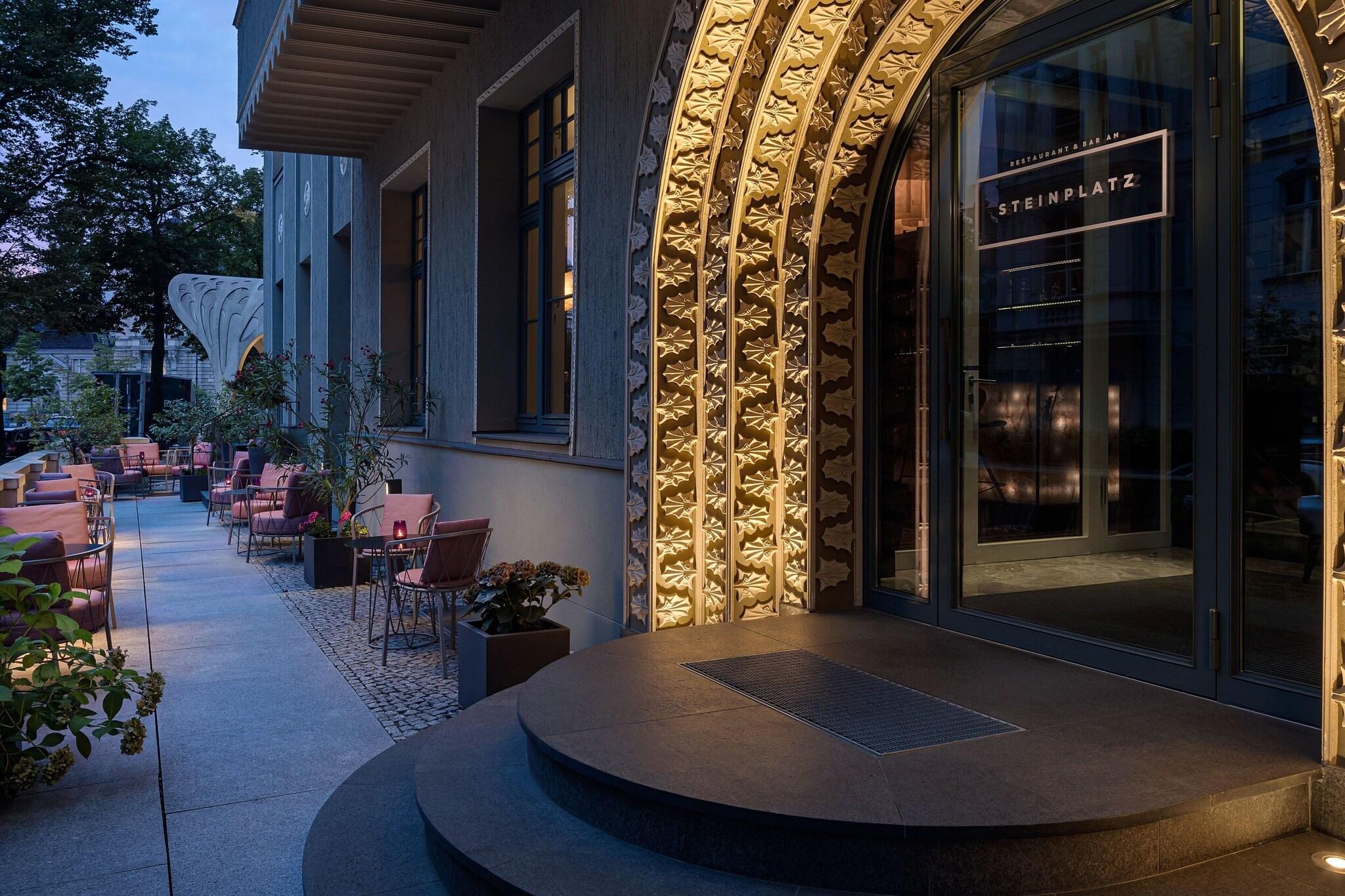 Roomers Berlin Steinplatz, Autograph Collection by null