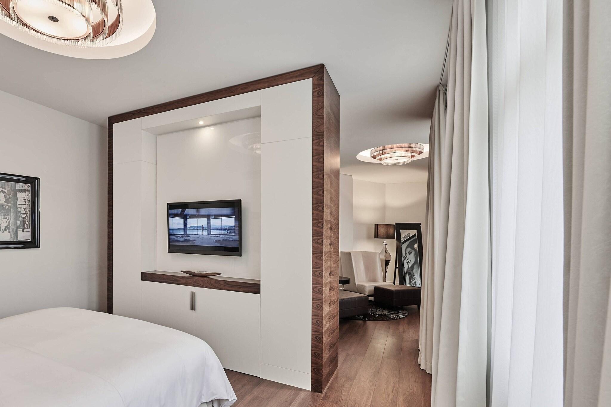 Roomers Berlin Steinplatz, Autograph Collection by null