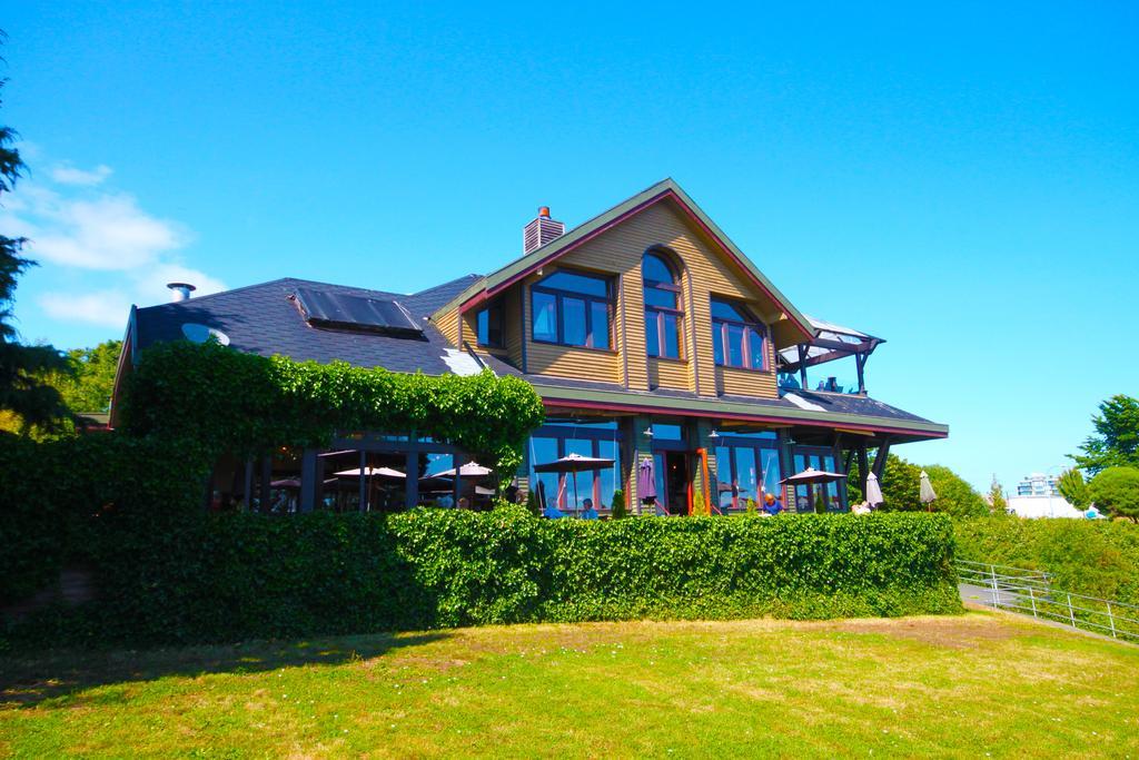 Spinnakers Gastro Brewpub & GuestHouses by null