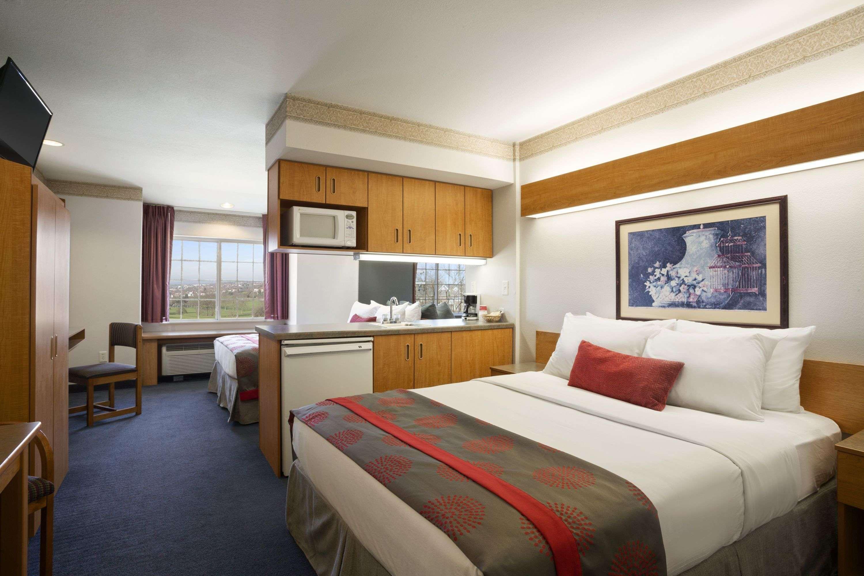 Ramada Limited & Suites Bloomington