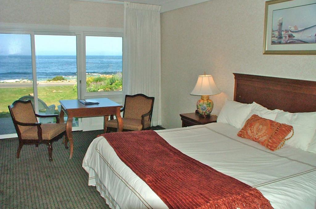 Bass Rocks Ocean Inn