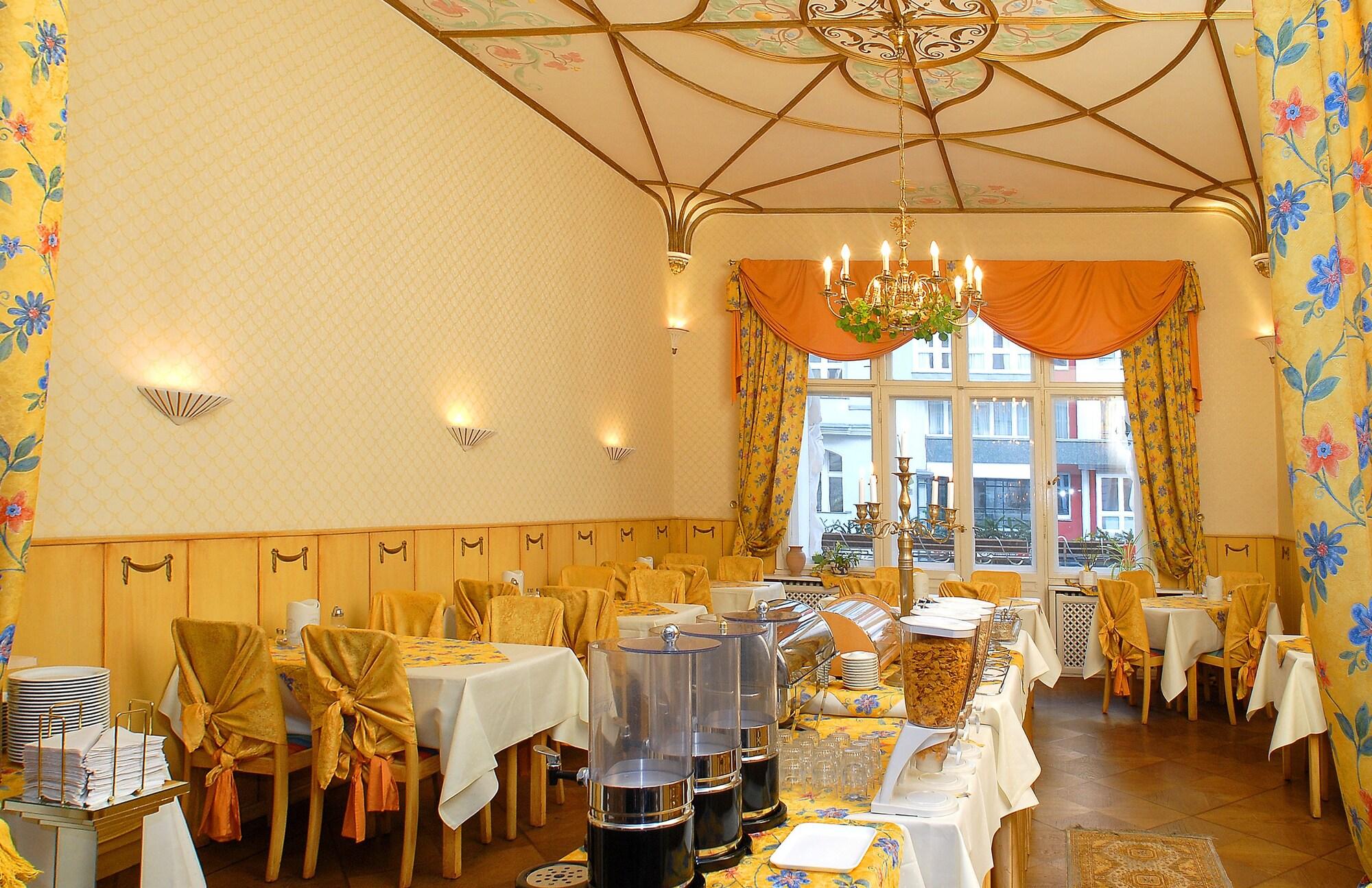 Savoy Hotel-Pension