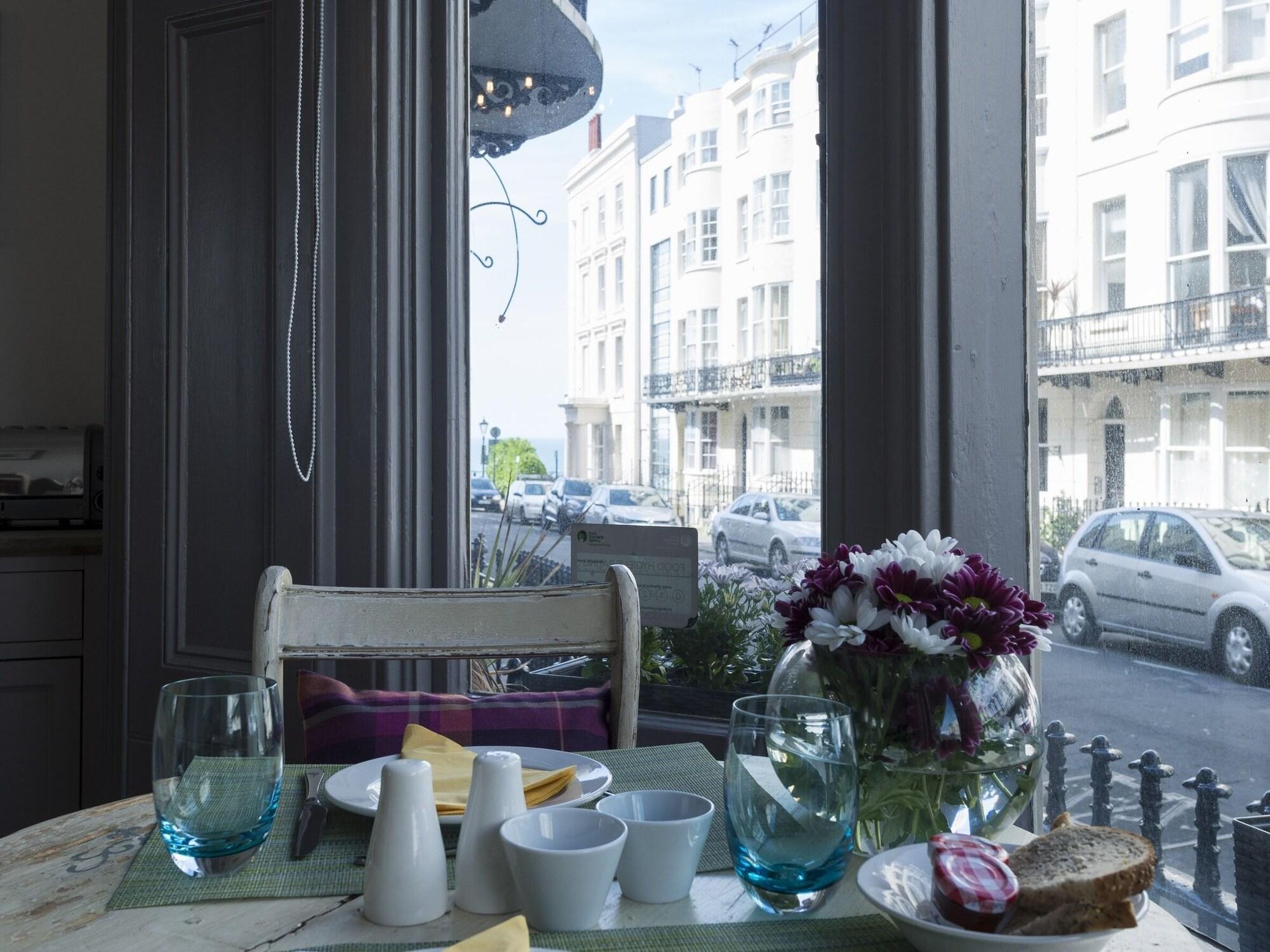 Brighton Marina House Hotel - B&B