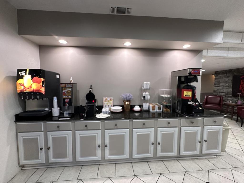 Red Roof Inn & Suites Biloxi
