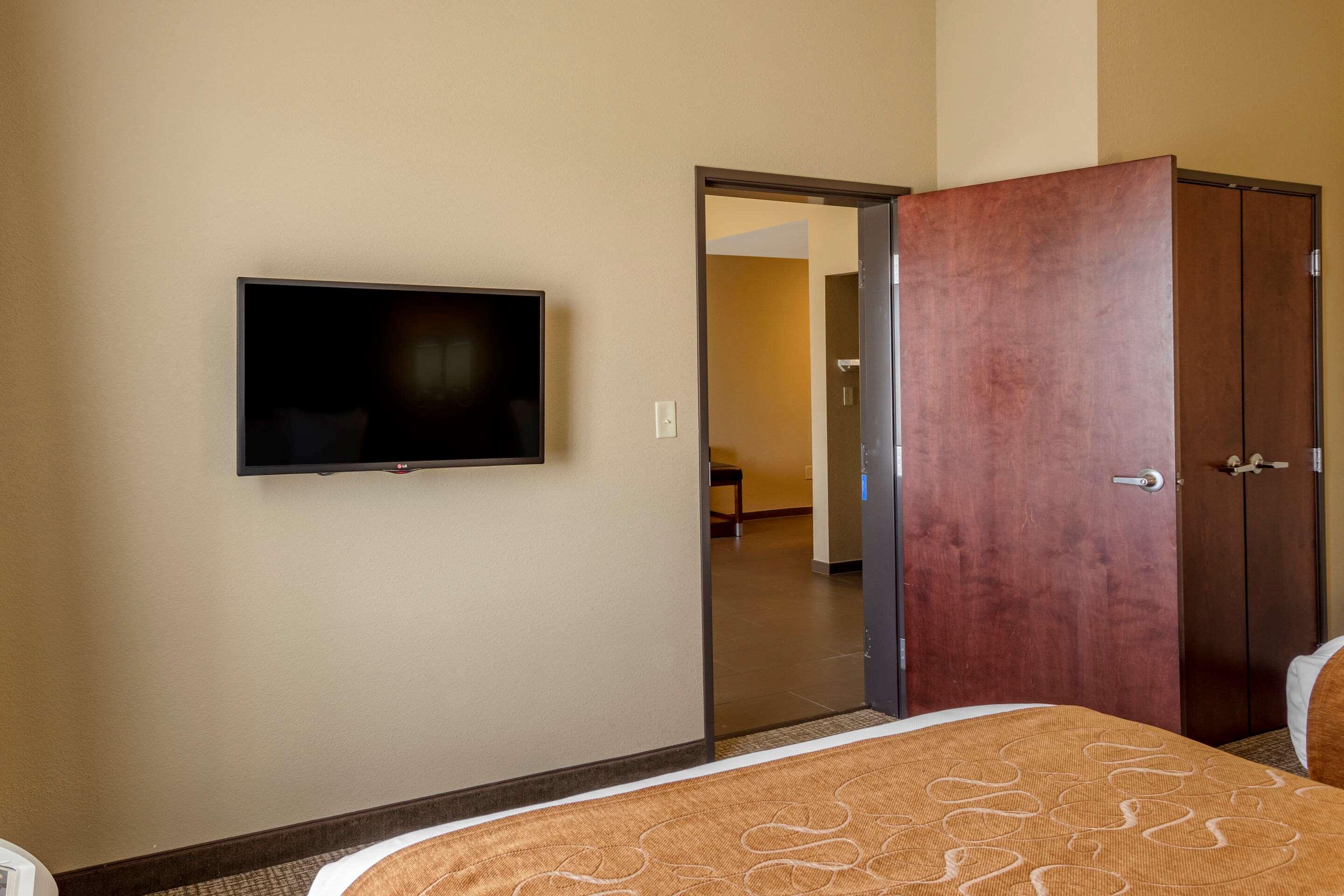 Comfort Suites Batesville