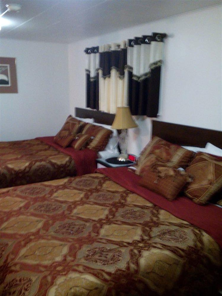 Holiday Motel by null