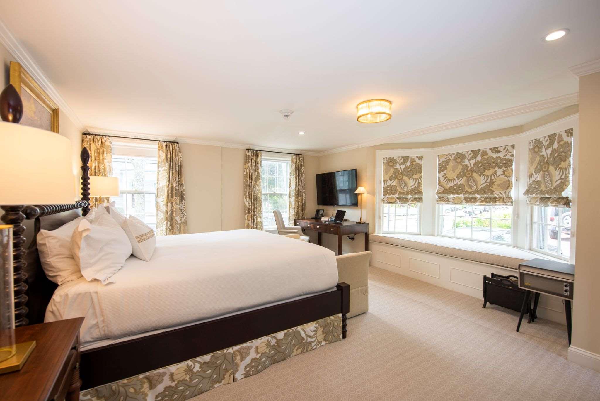 Jared Coffin House by null