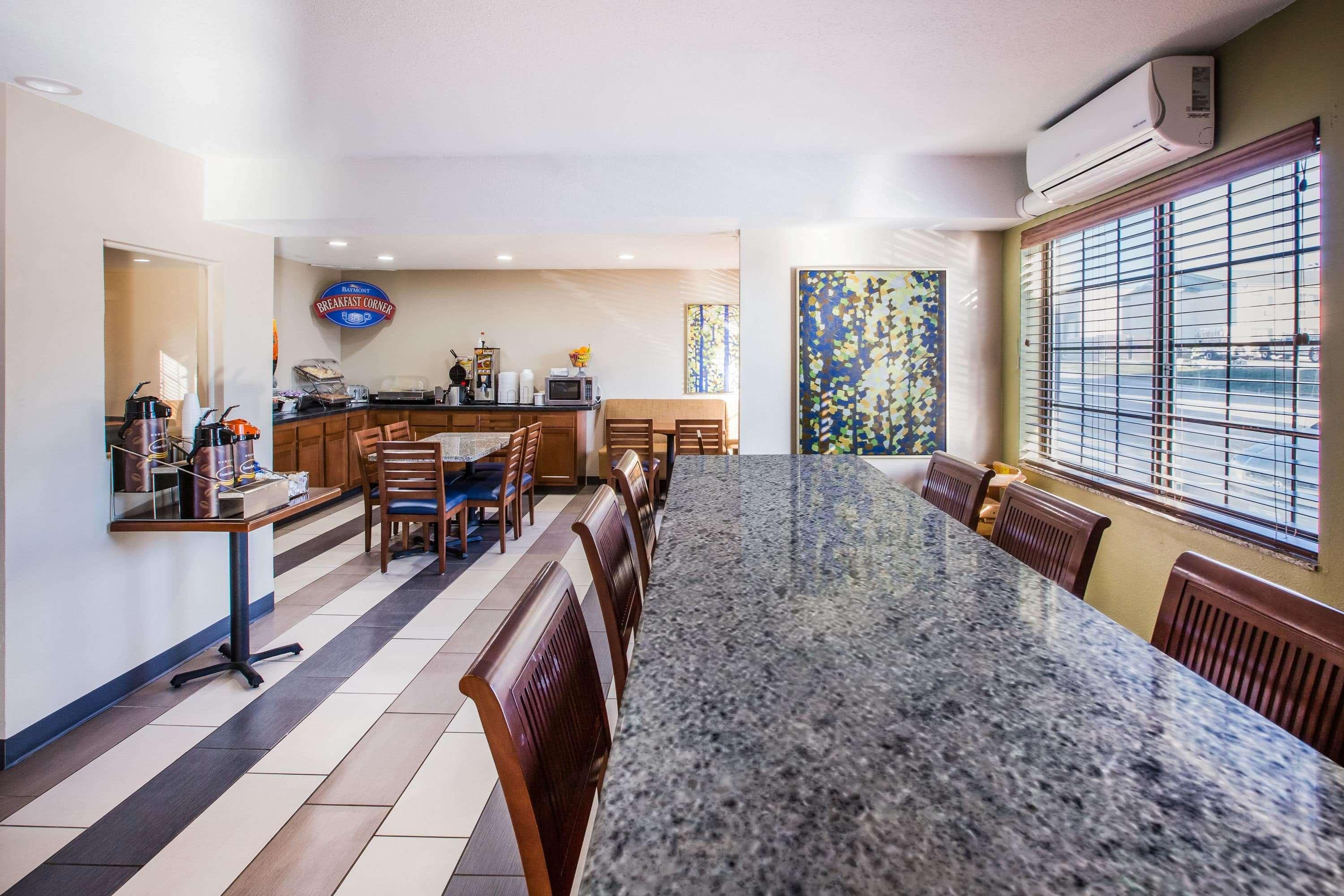 Baymont By Wyndham Cedar Rapids