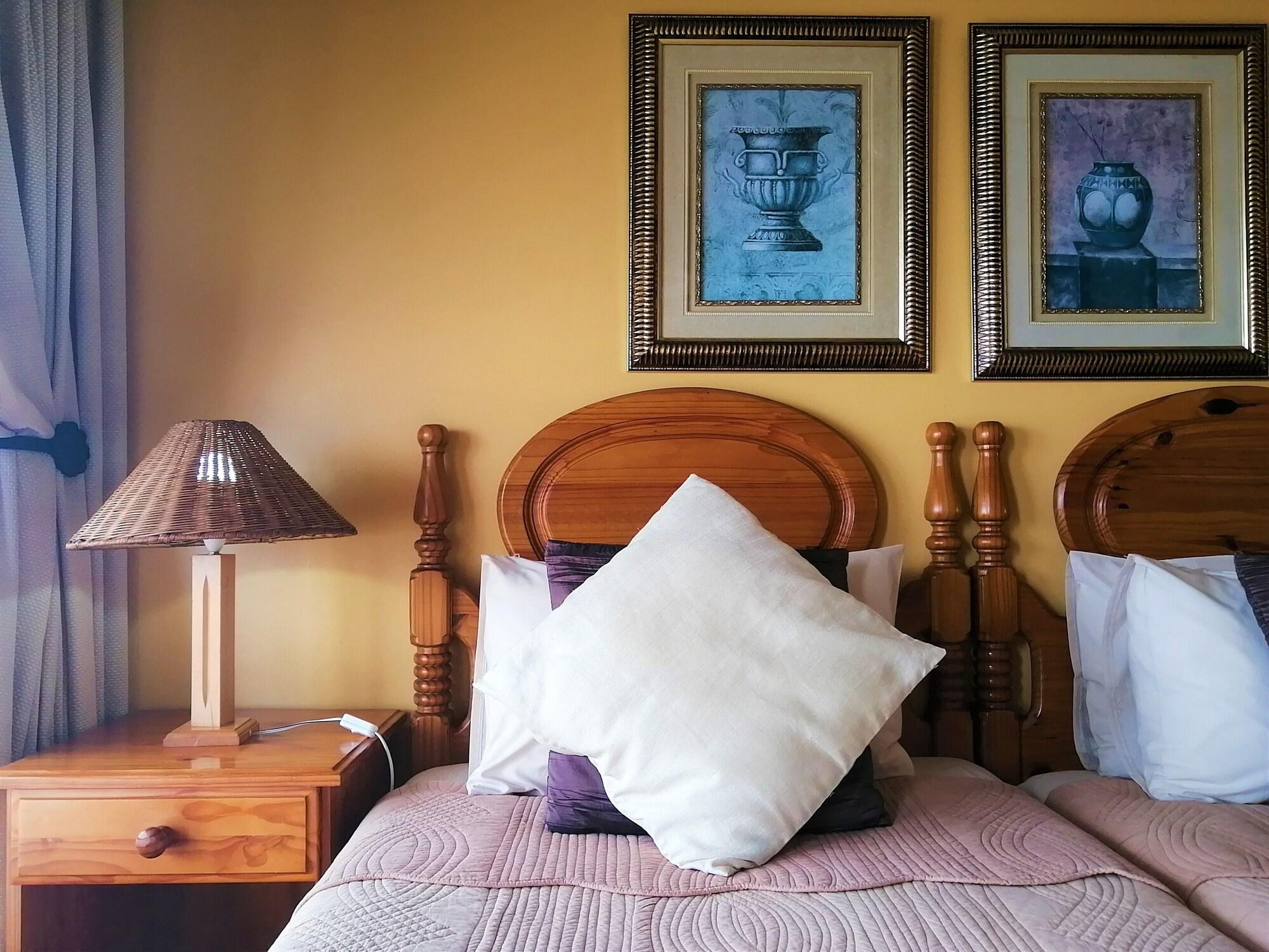 Room 5, Amzee Bokmakierie Guest House, Eden