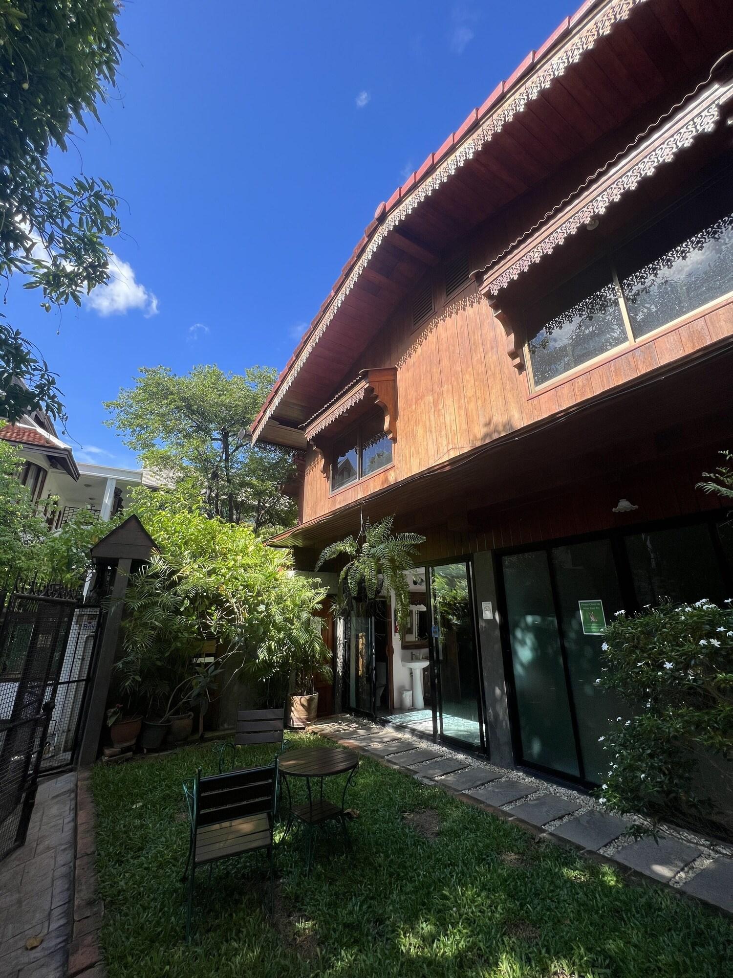 Pha Thai House by null