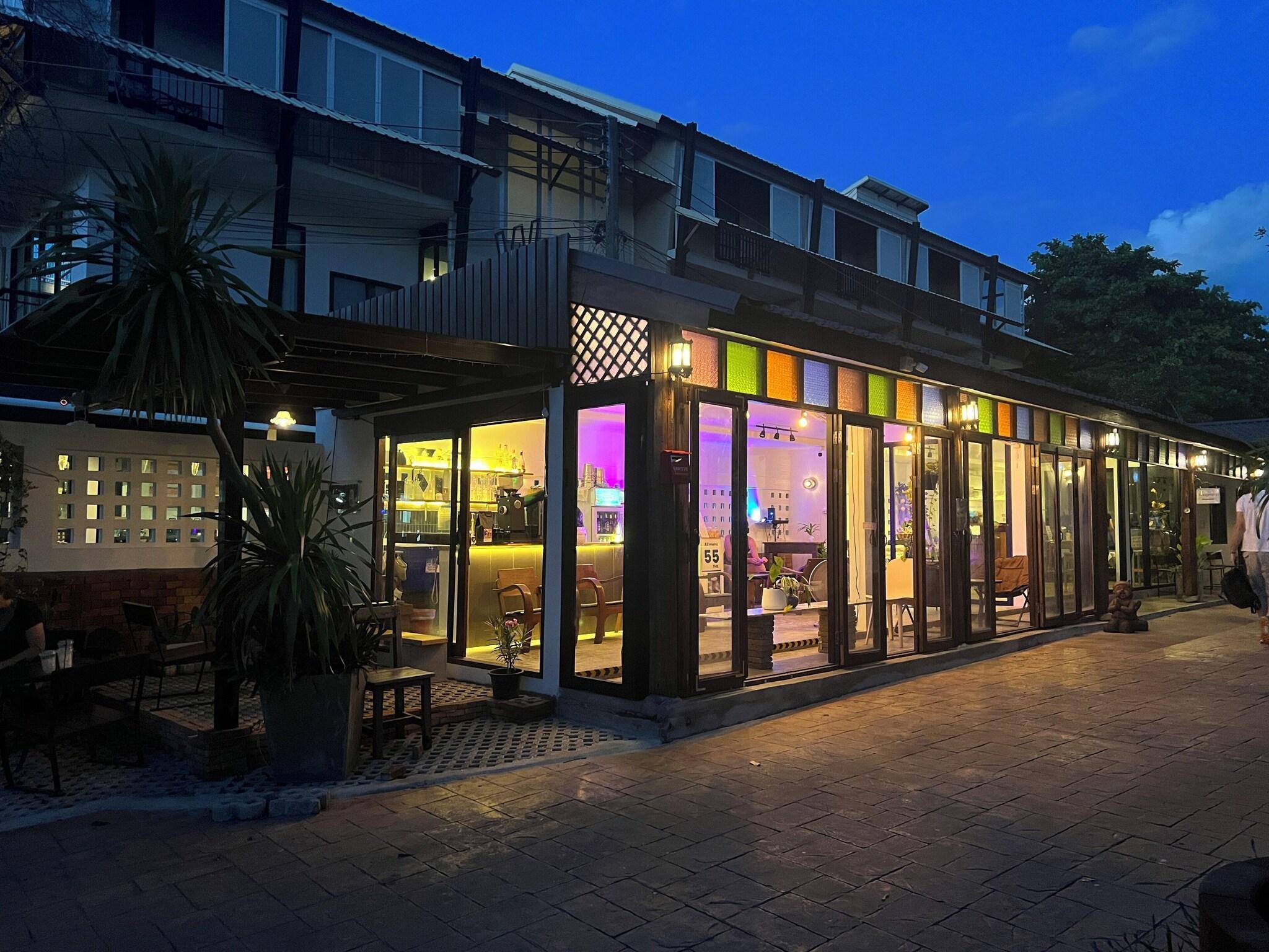 Pha Thai House by null