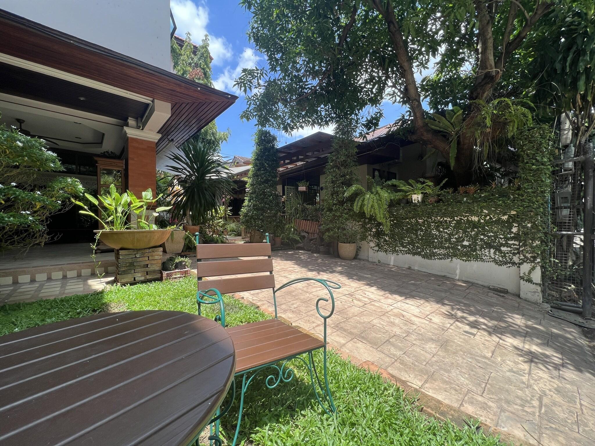 Pha Thai House by null