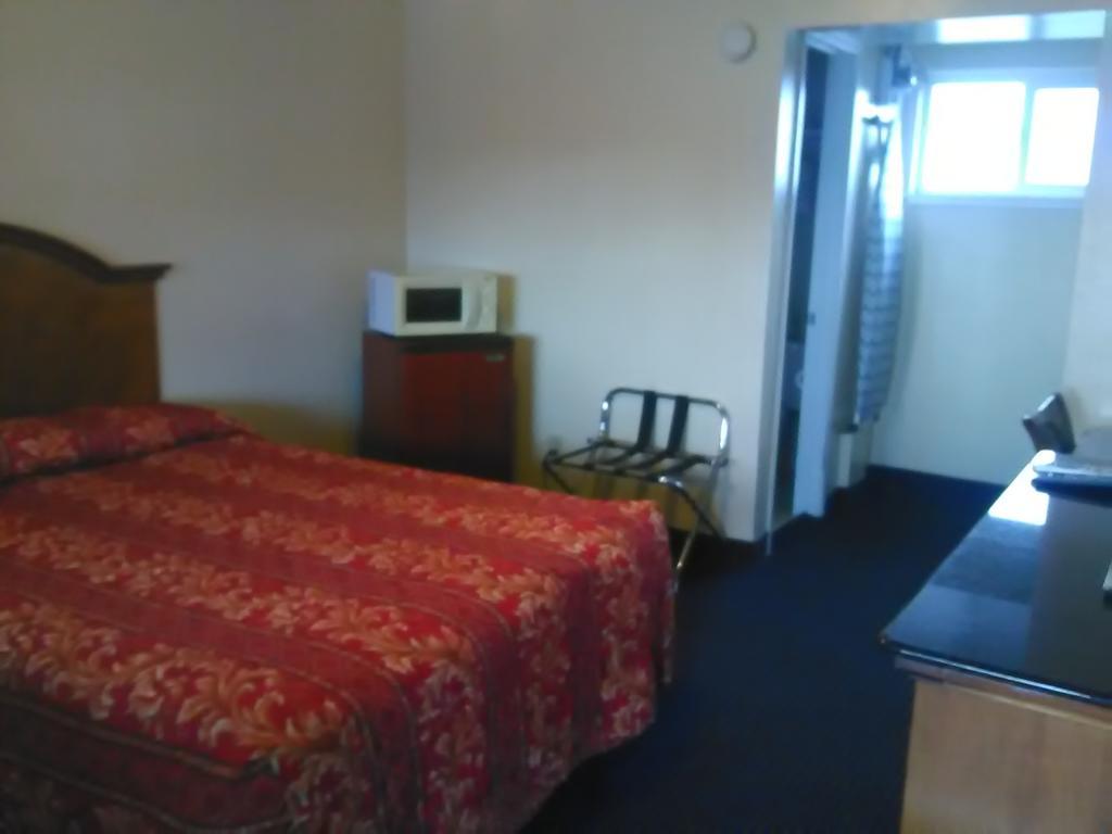 Holiday Motel Oakdale