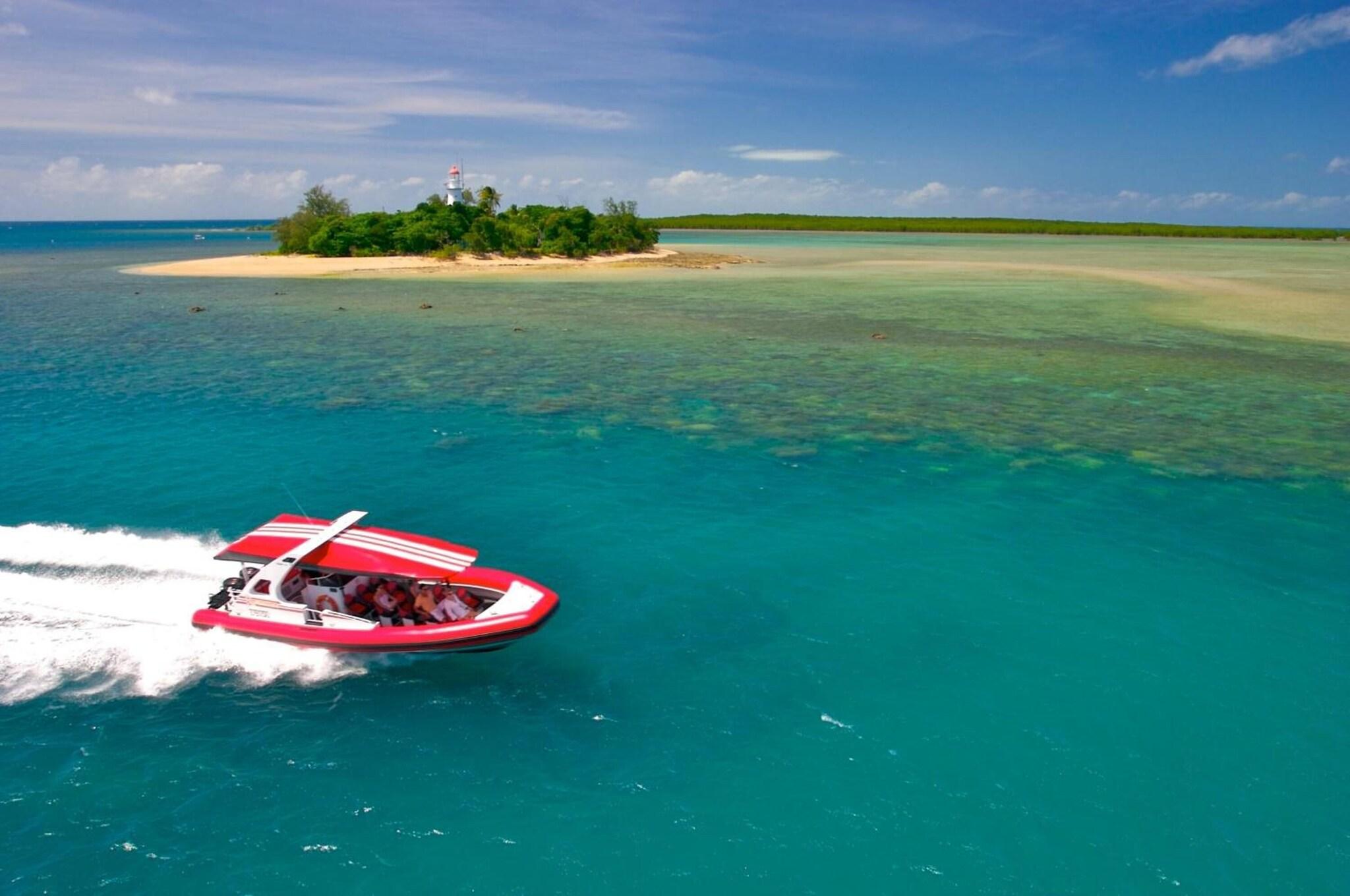 Martinique On Macrossan