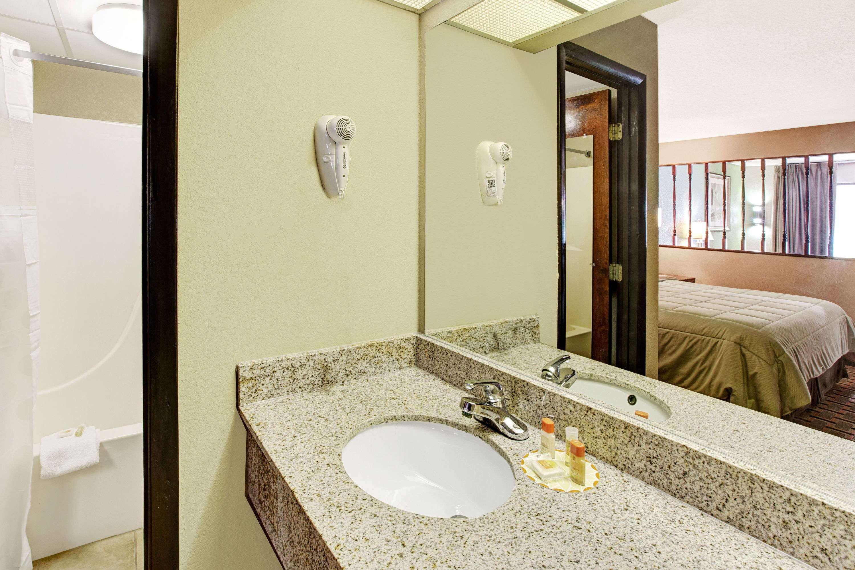 Days Inn by Wyndham Conover-Hickory