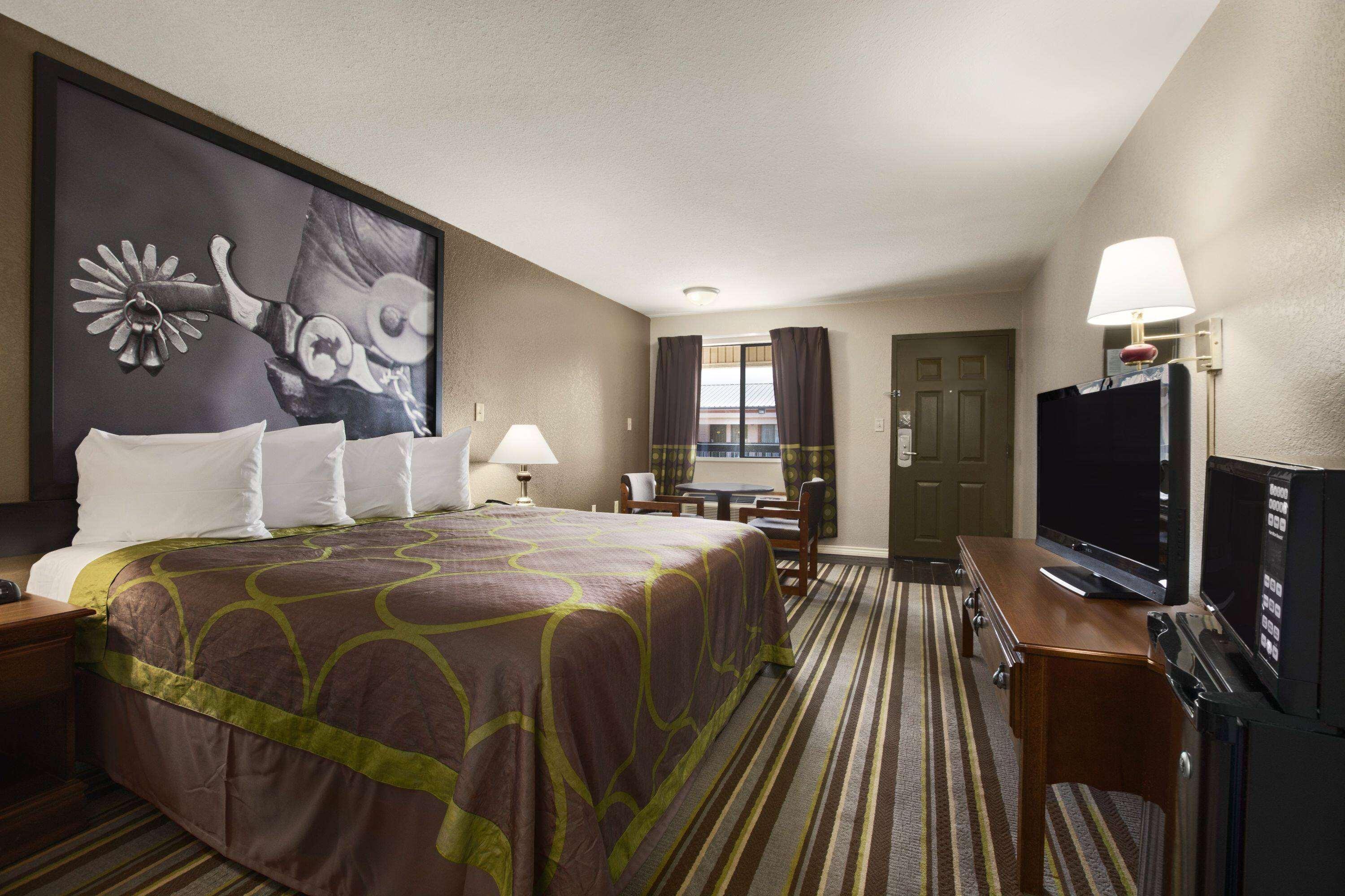 Super 8 By Wyndham Childress