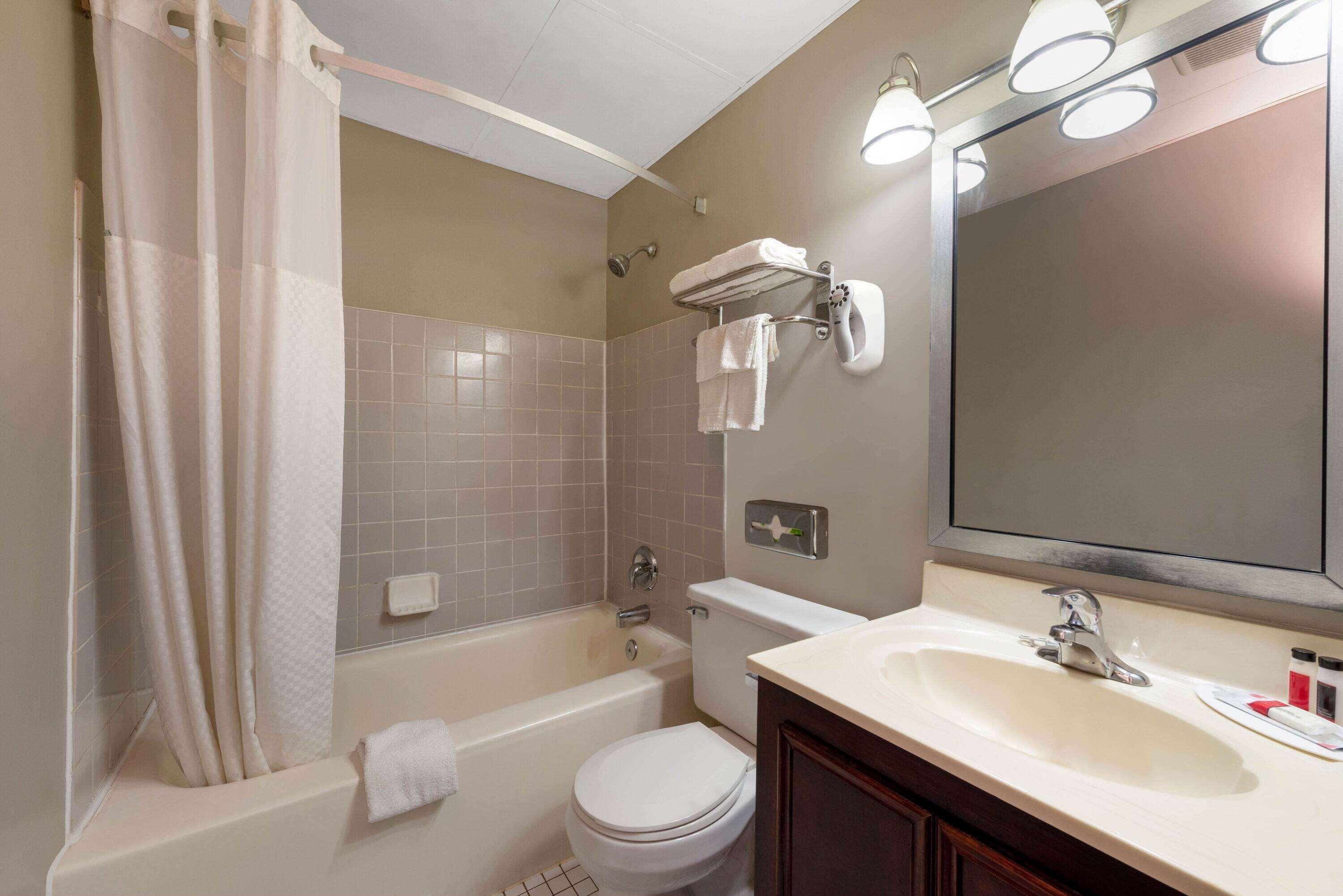 Super 8 by Wyndham Cleveland, OH