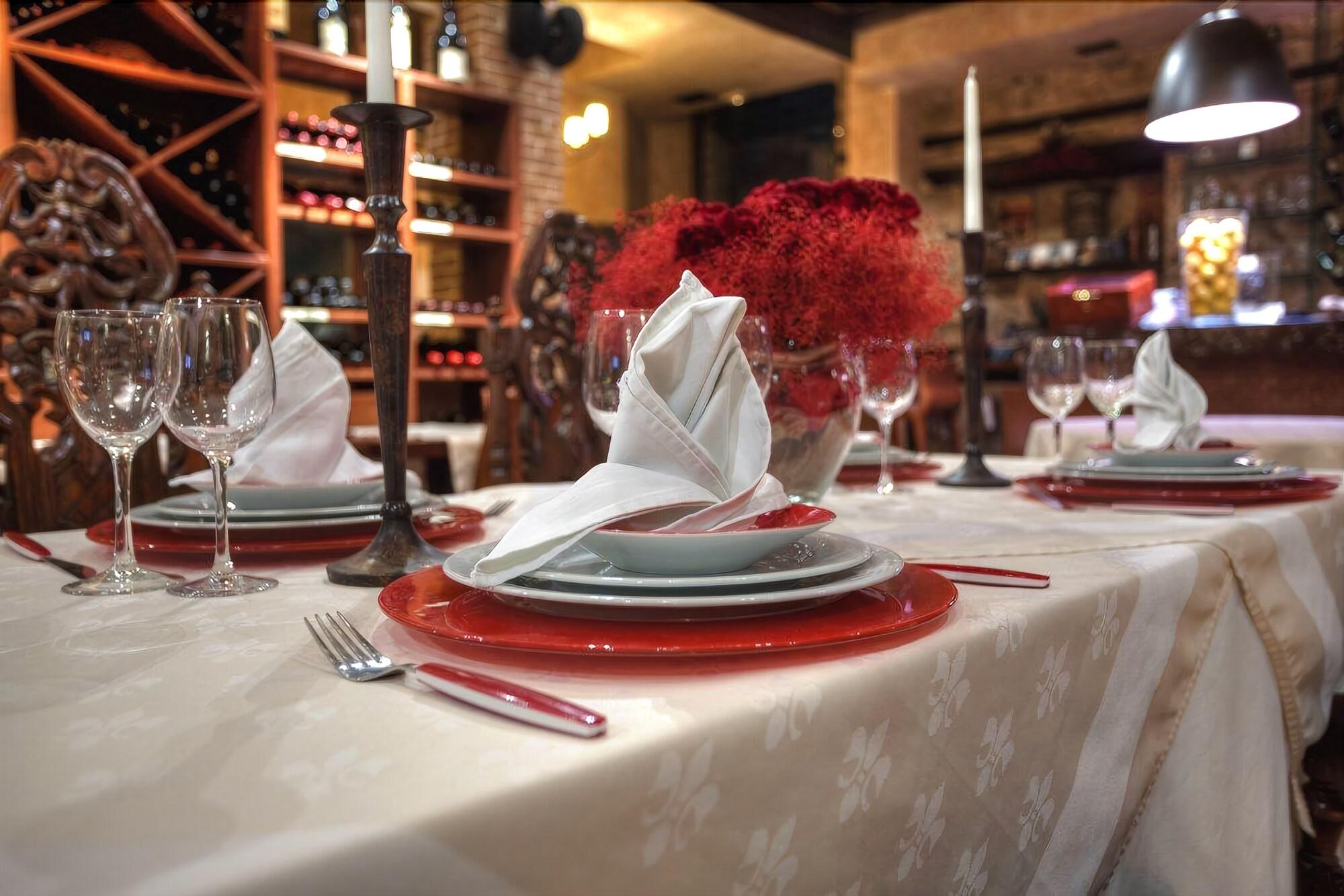 Palea Poli Deluxe Boutique