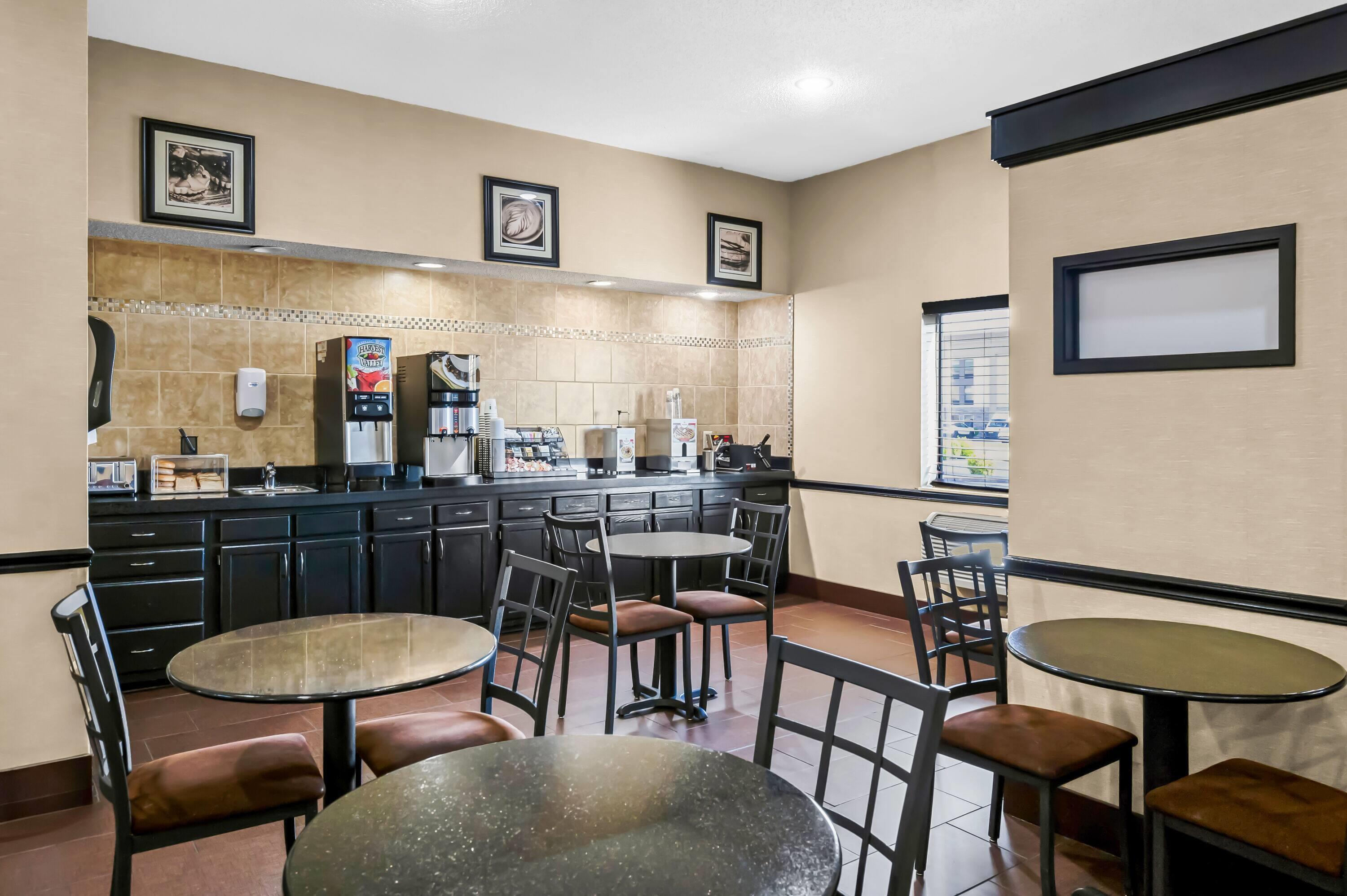 Days Inn by Wyndham Collinsville