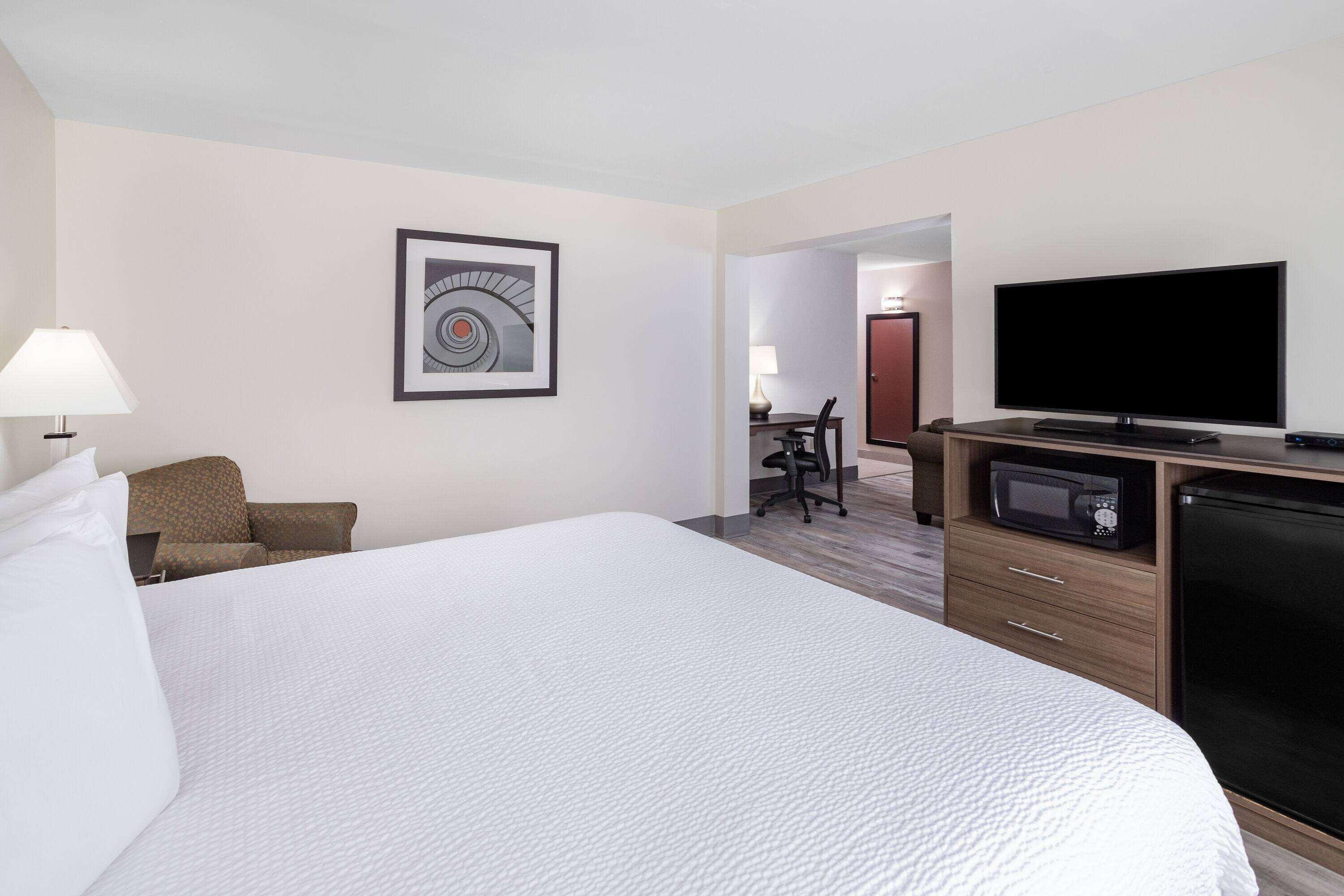 Ramada By Wyndham Hendersonville