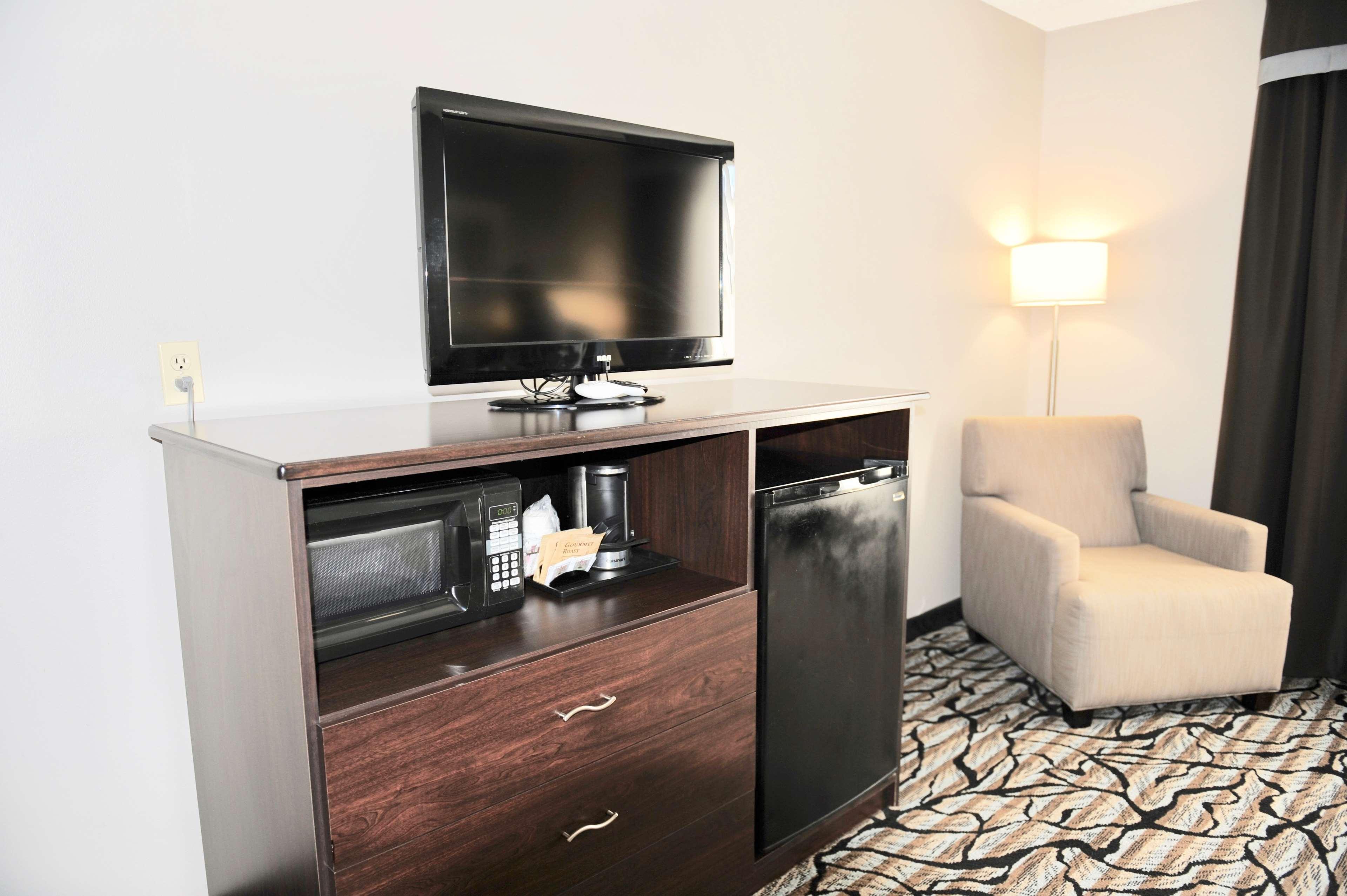 Days Inn & Suites by Wyndham Wausau