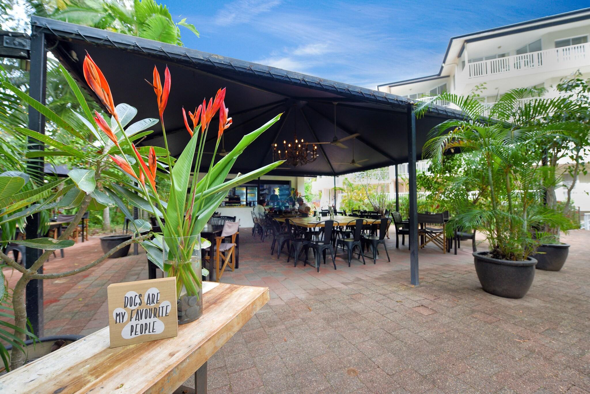 Golden Sands Beachfront Apartment Resort