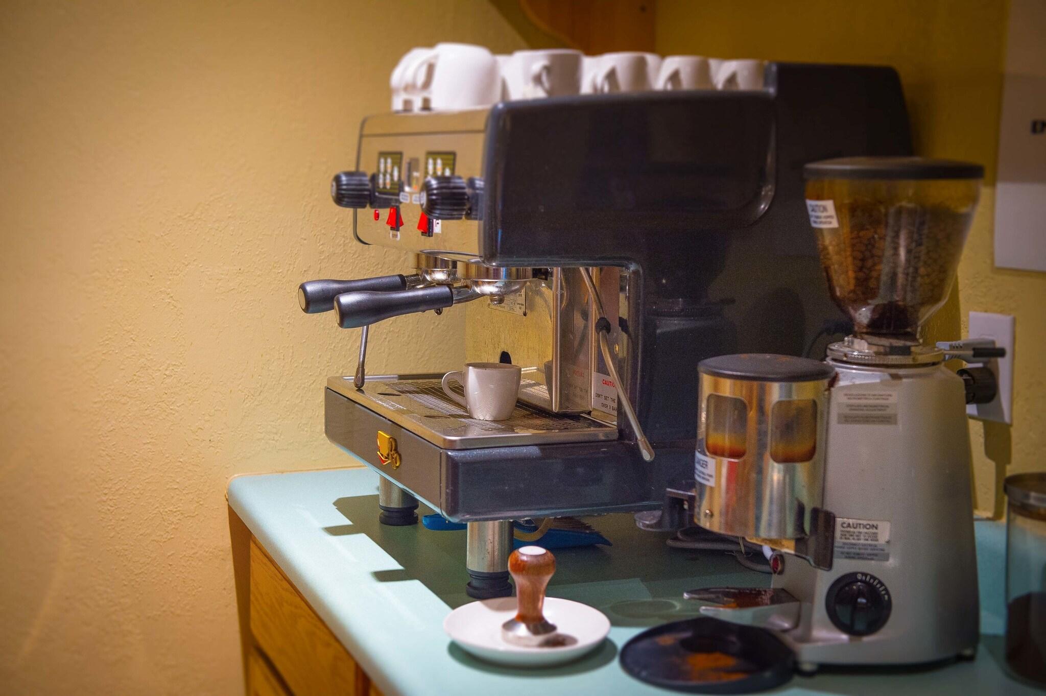 Elk Mountain Lodge by null