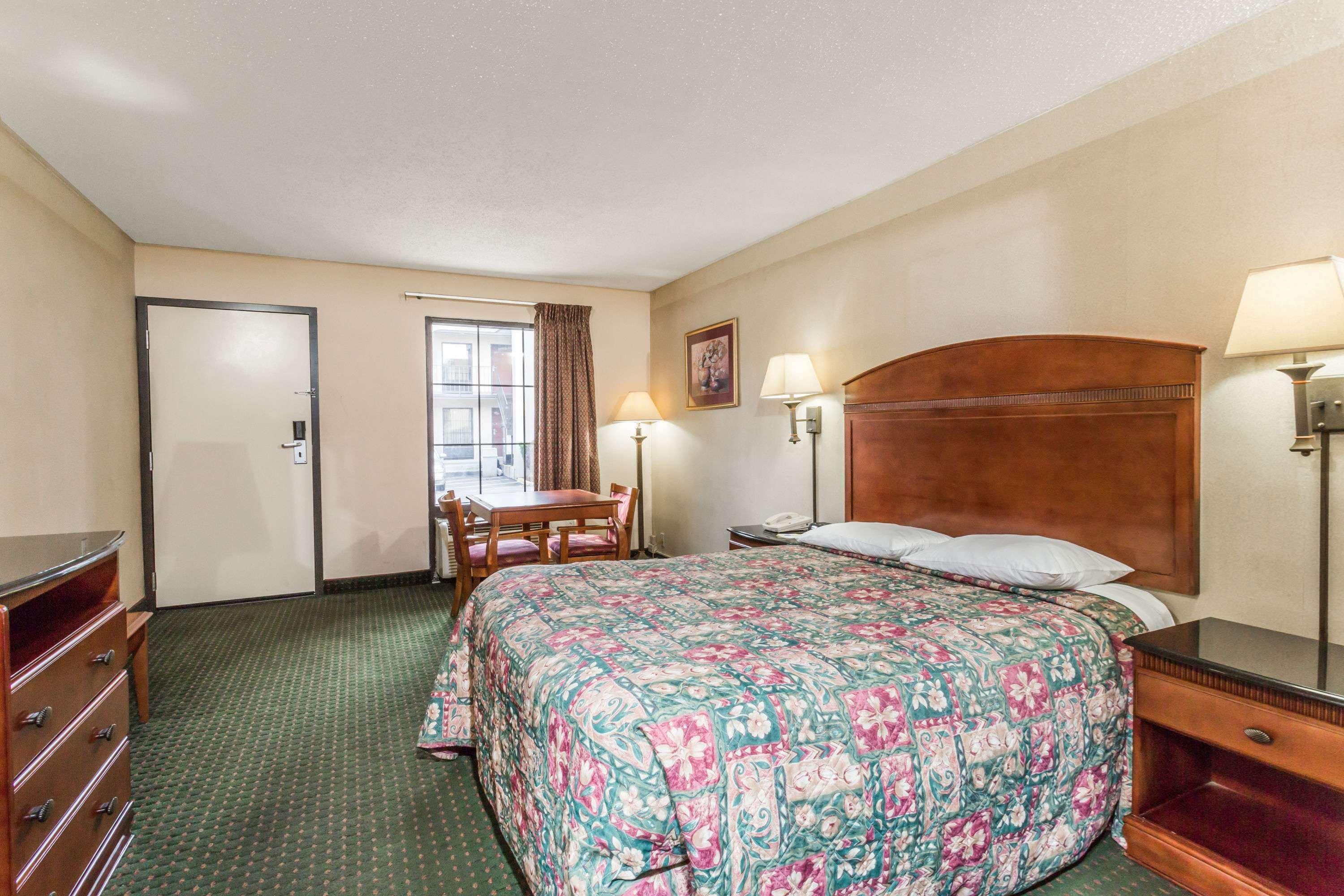Days Inn by Wyndham Camp Springs Andrews AFB