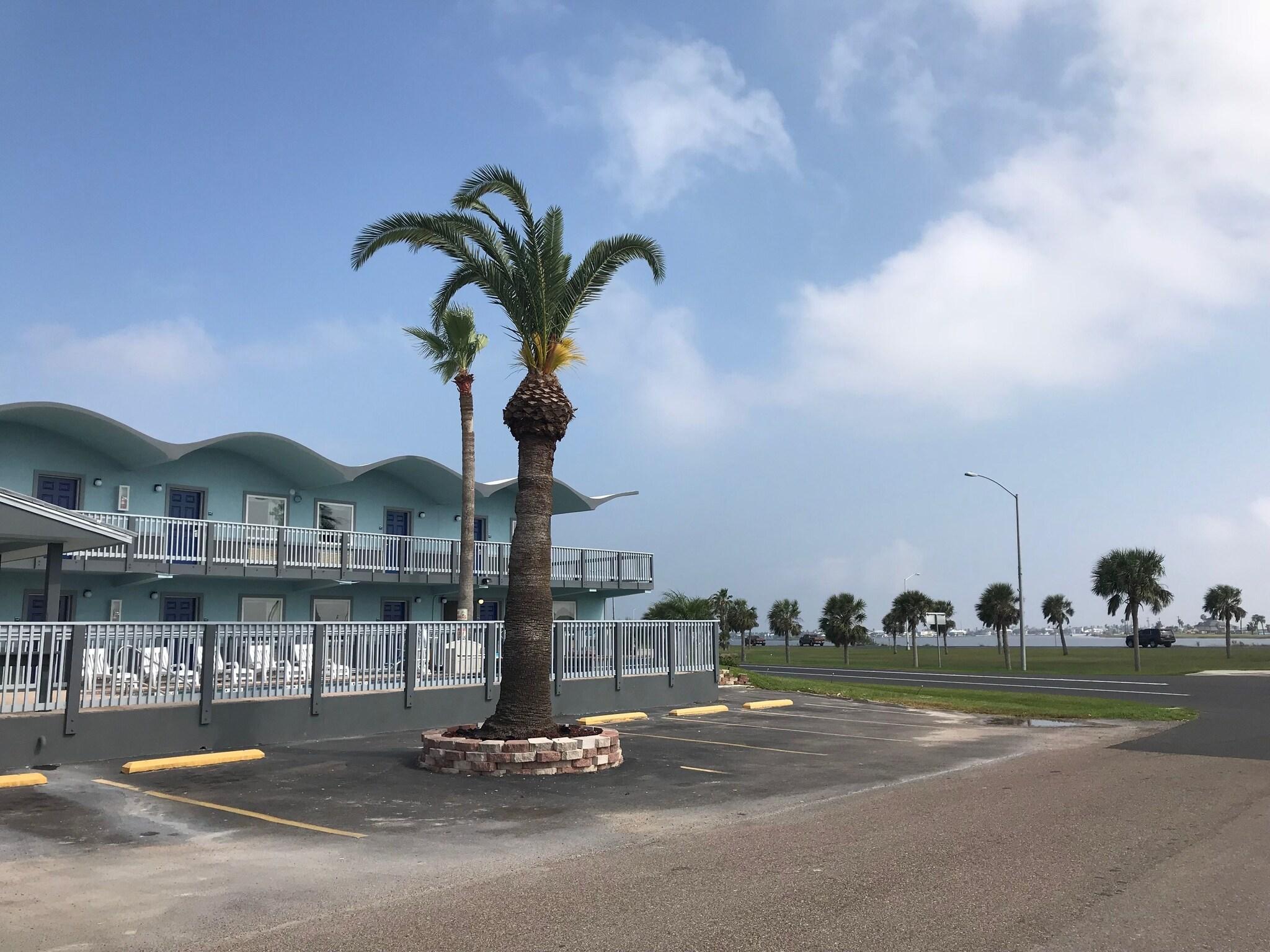 Blue Wave Inn