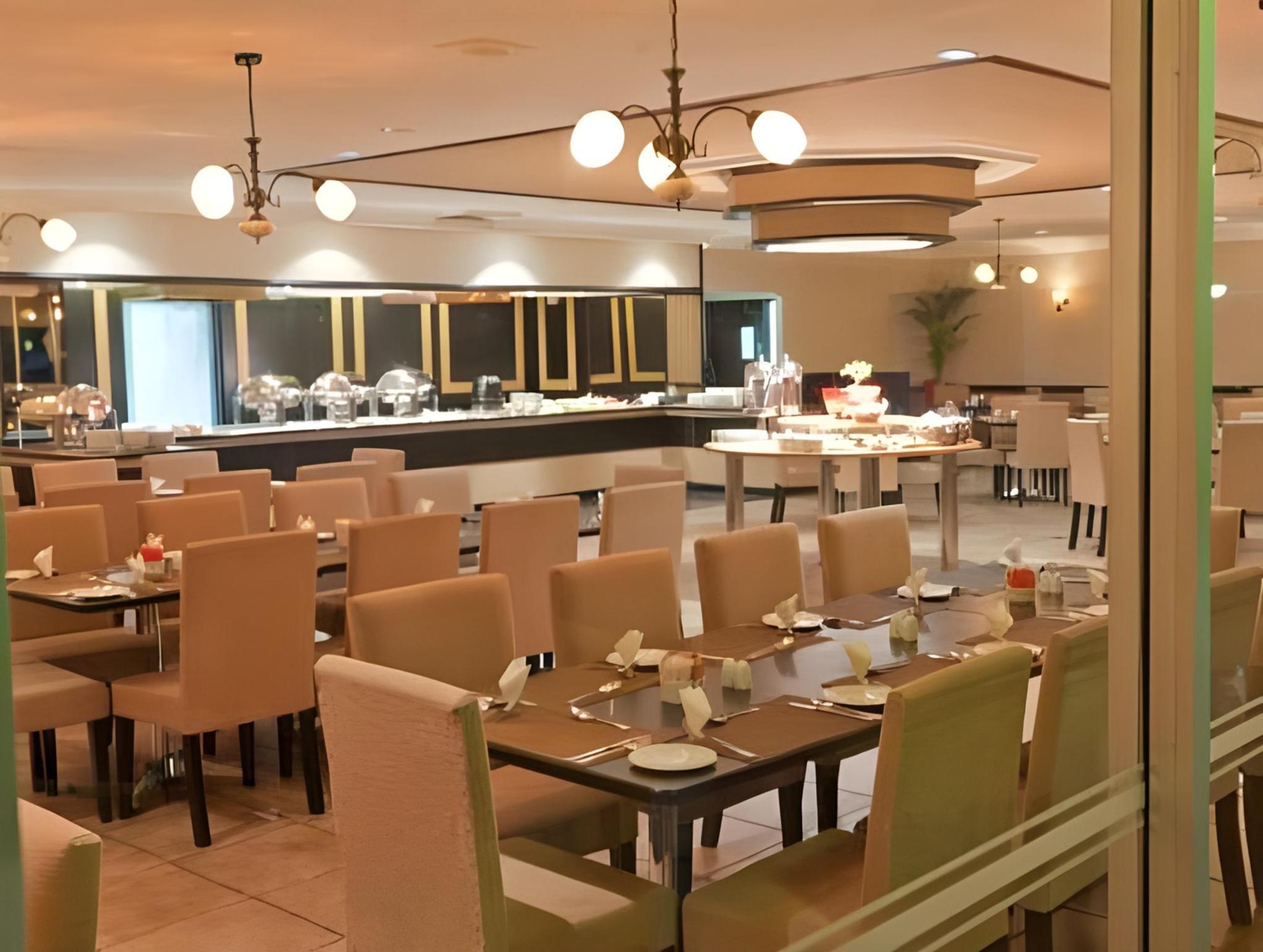 The Pearl of Oudtshoorn