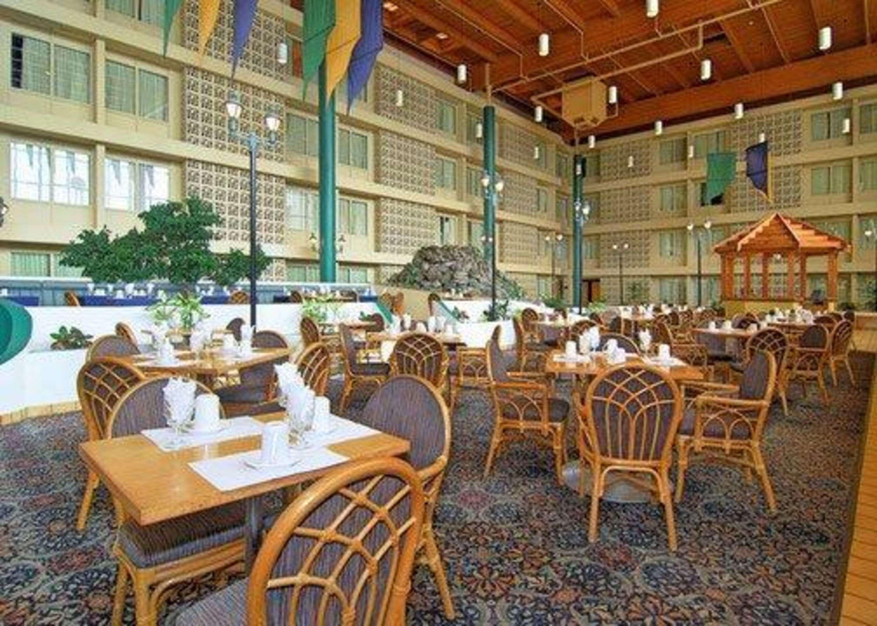 Clarion Hotel Airport & Conference Cente