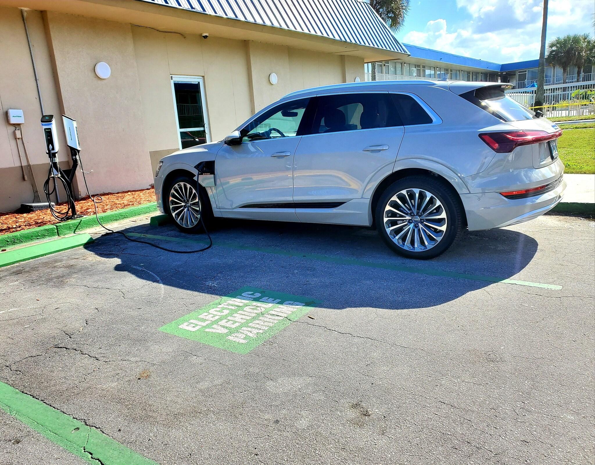 Days Inn By Wyndham Titusville Kennedy Spacecenter