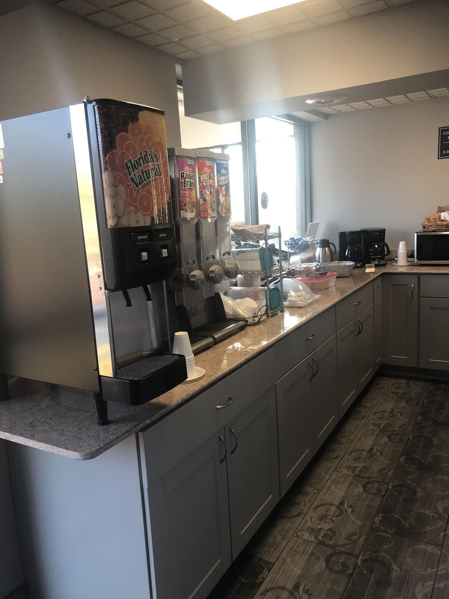 Travelodge by Wyndham Clarksville
