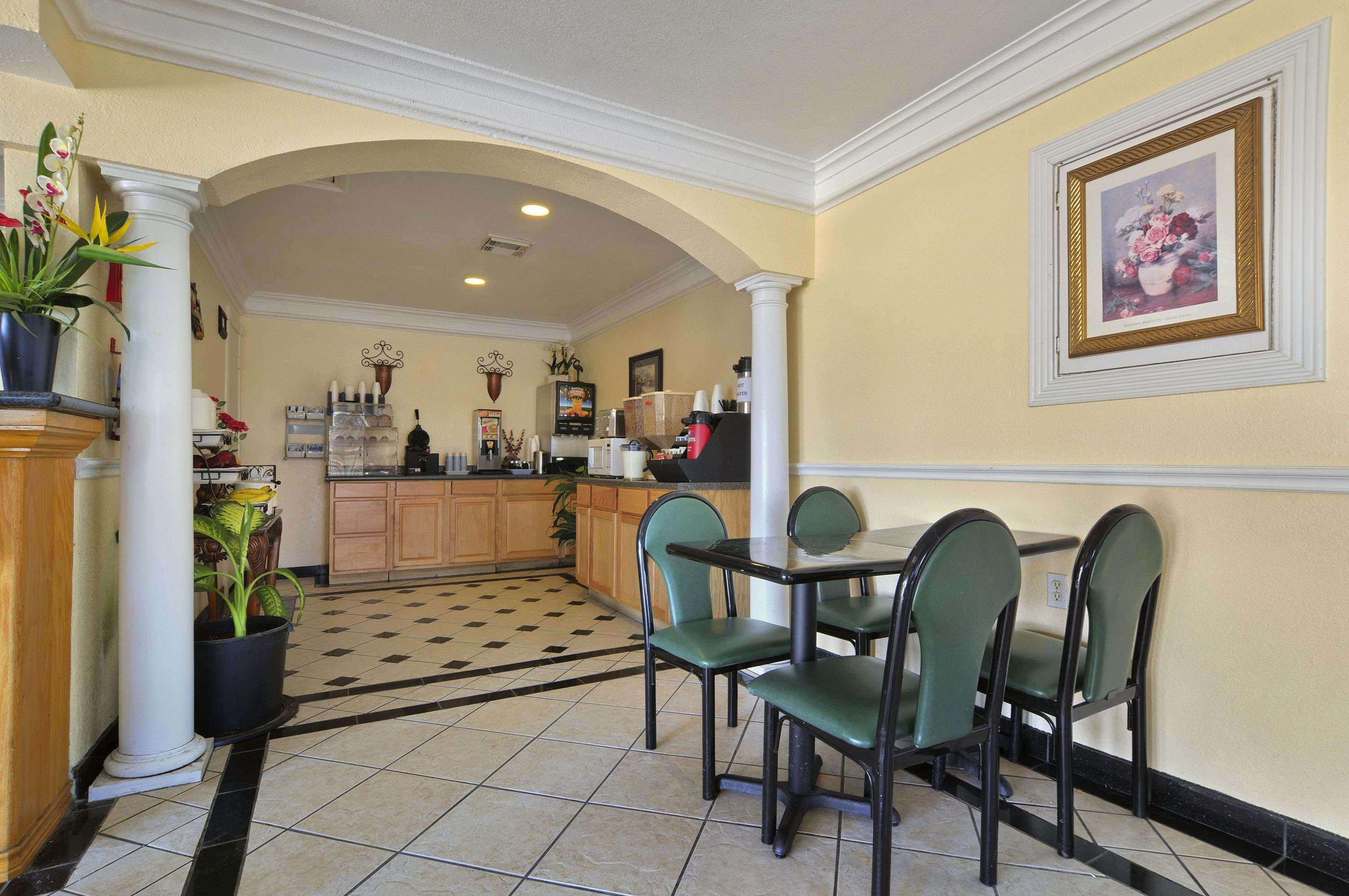 Americas Best Value Inn & Suites College Station