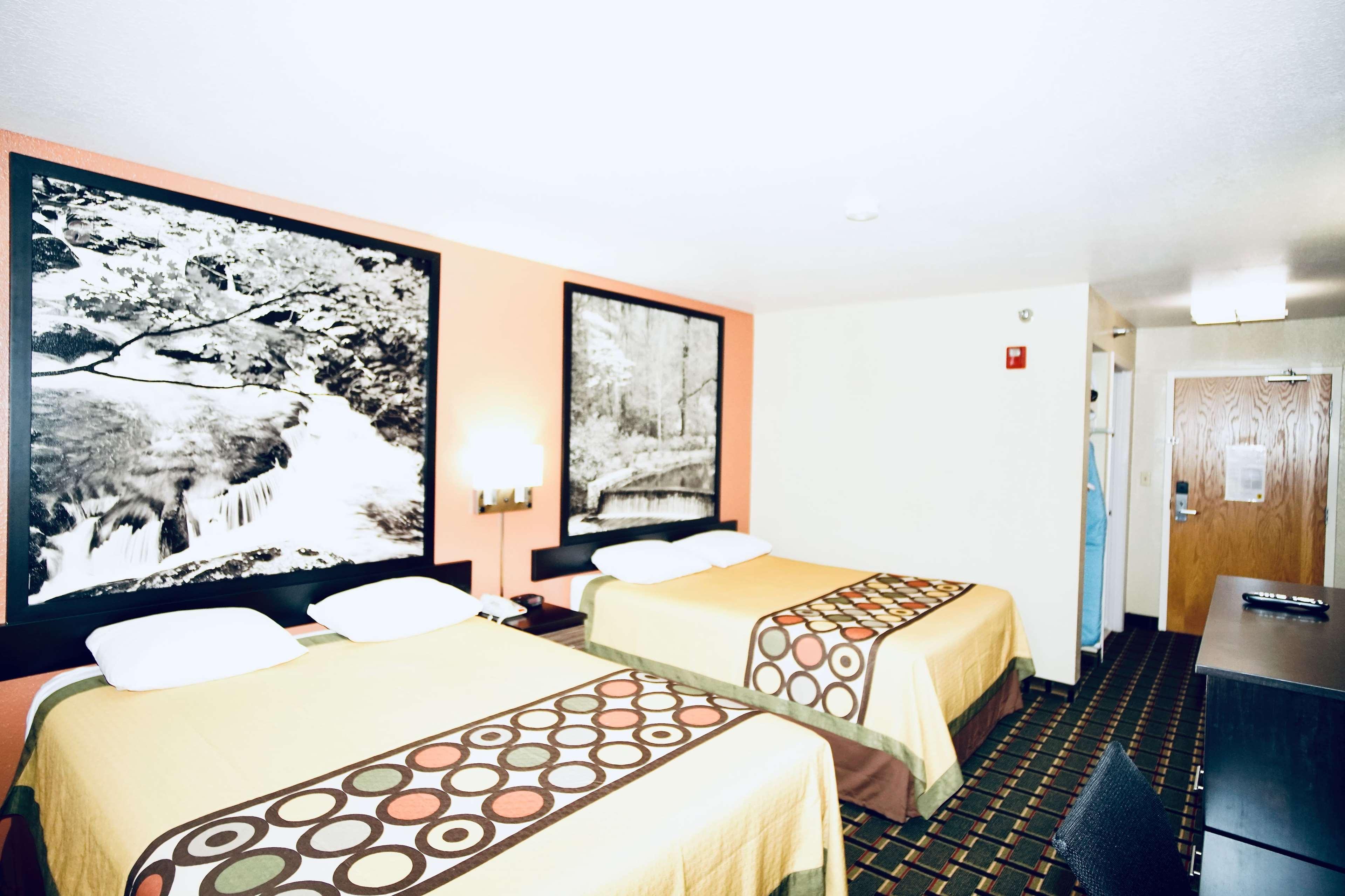 Super 8 by Wyndham Crossville TN
